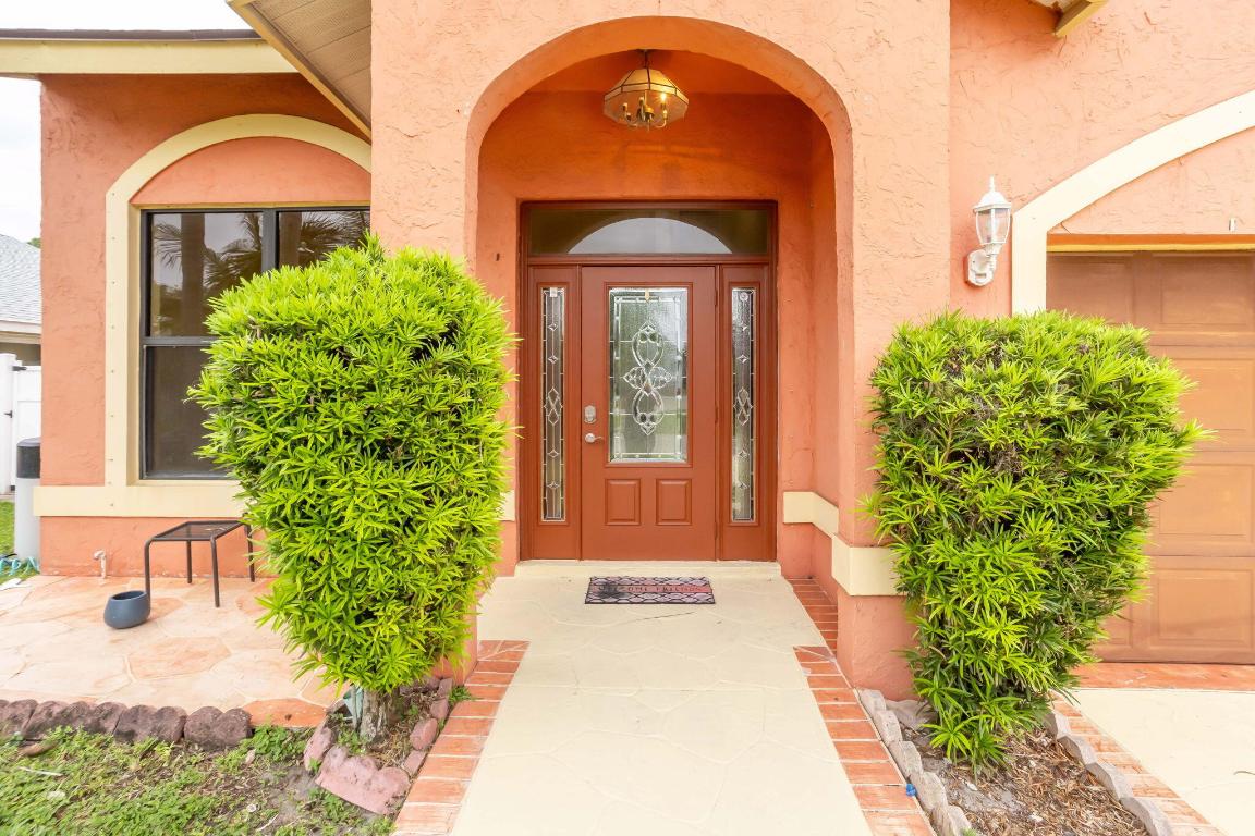 580 NW 9th Court