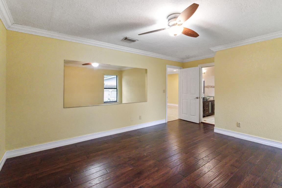 580 NW 9th Court
