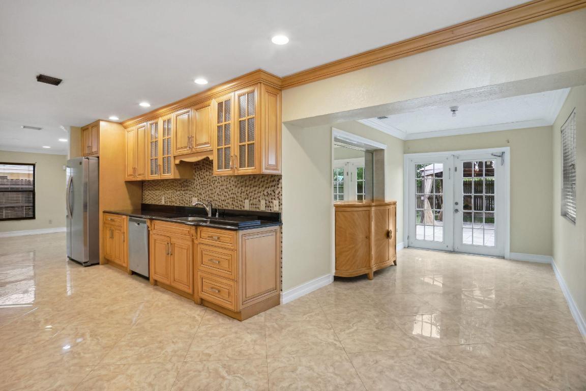 580 NW 9th Court