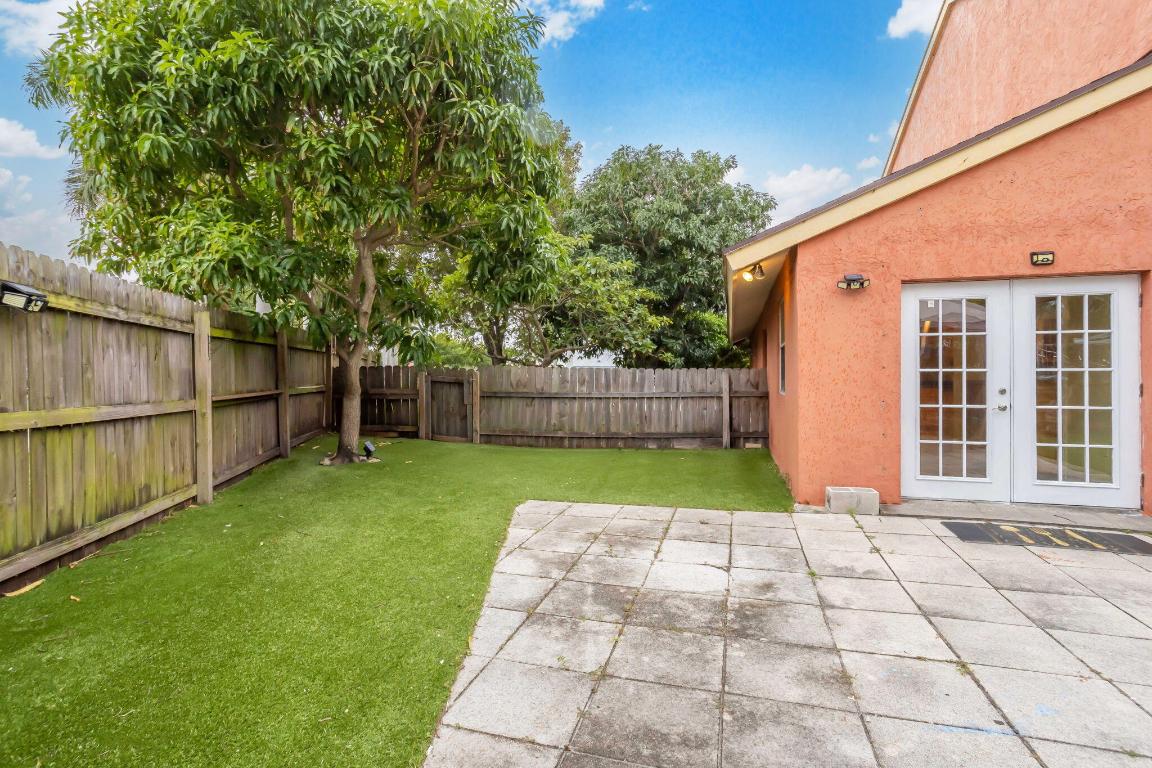 580 NW 9th Court