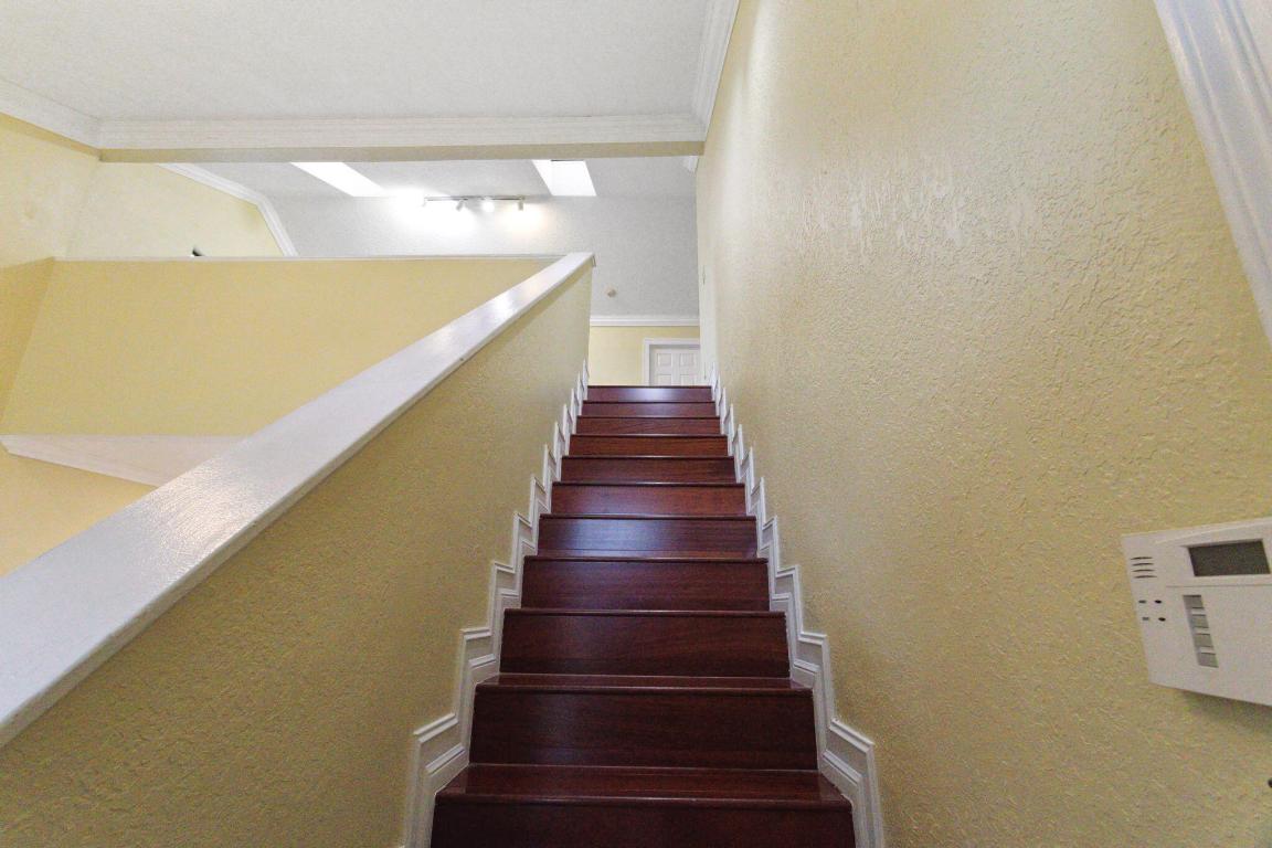 580 NW 9th Court