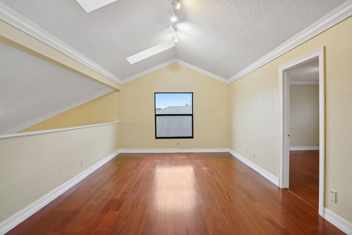 580 NW 9th Court