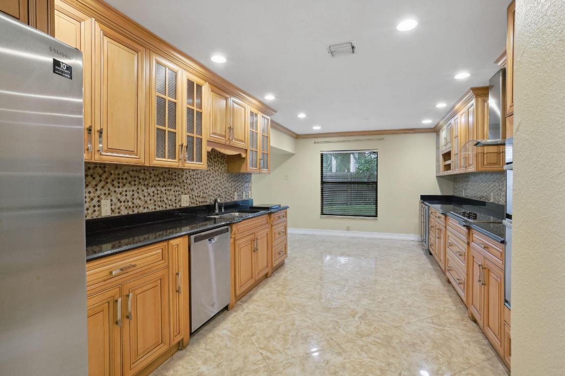 580 NW 9th Court