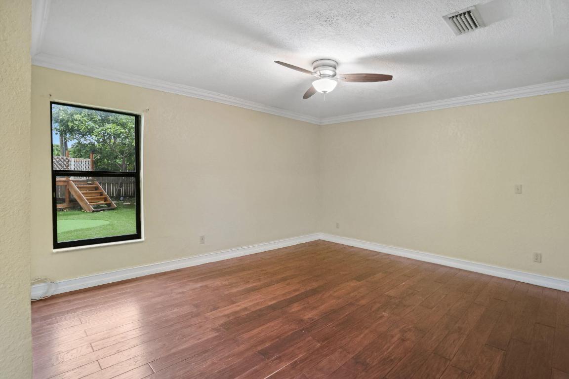 580 NW 9th Court