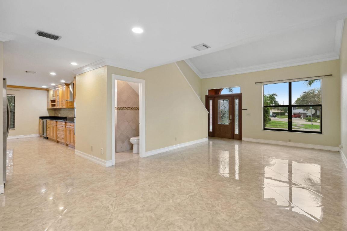 580 NW 9th Court