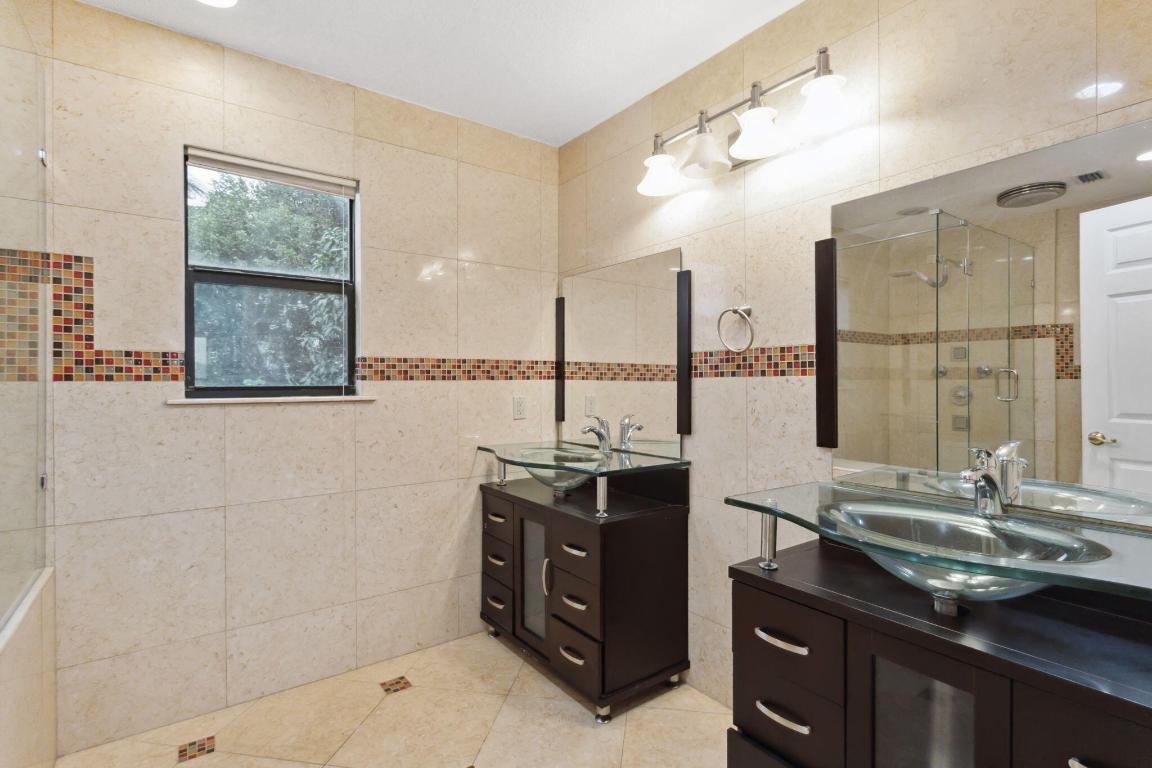 580 NW 9th Court