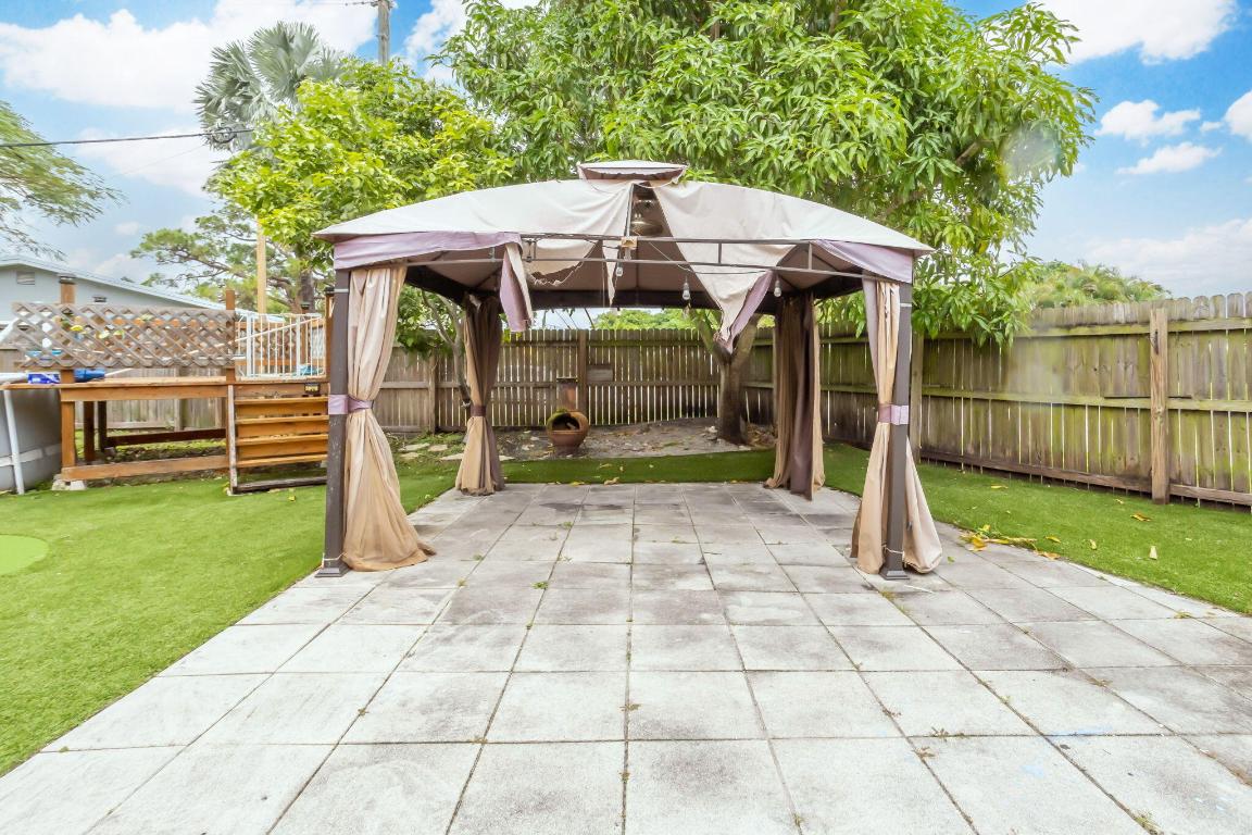 580 NW 9th Court