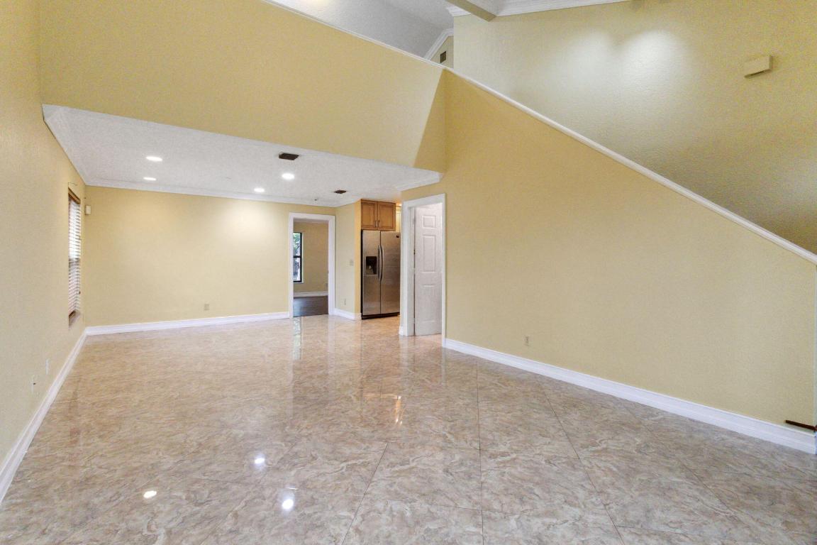 580 NW 9th Court