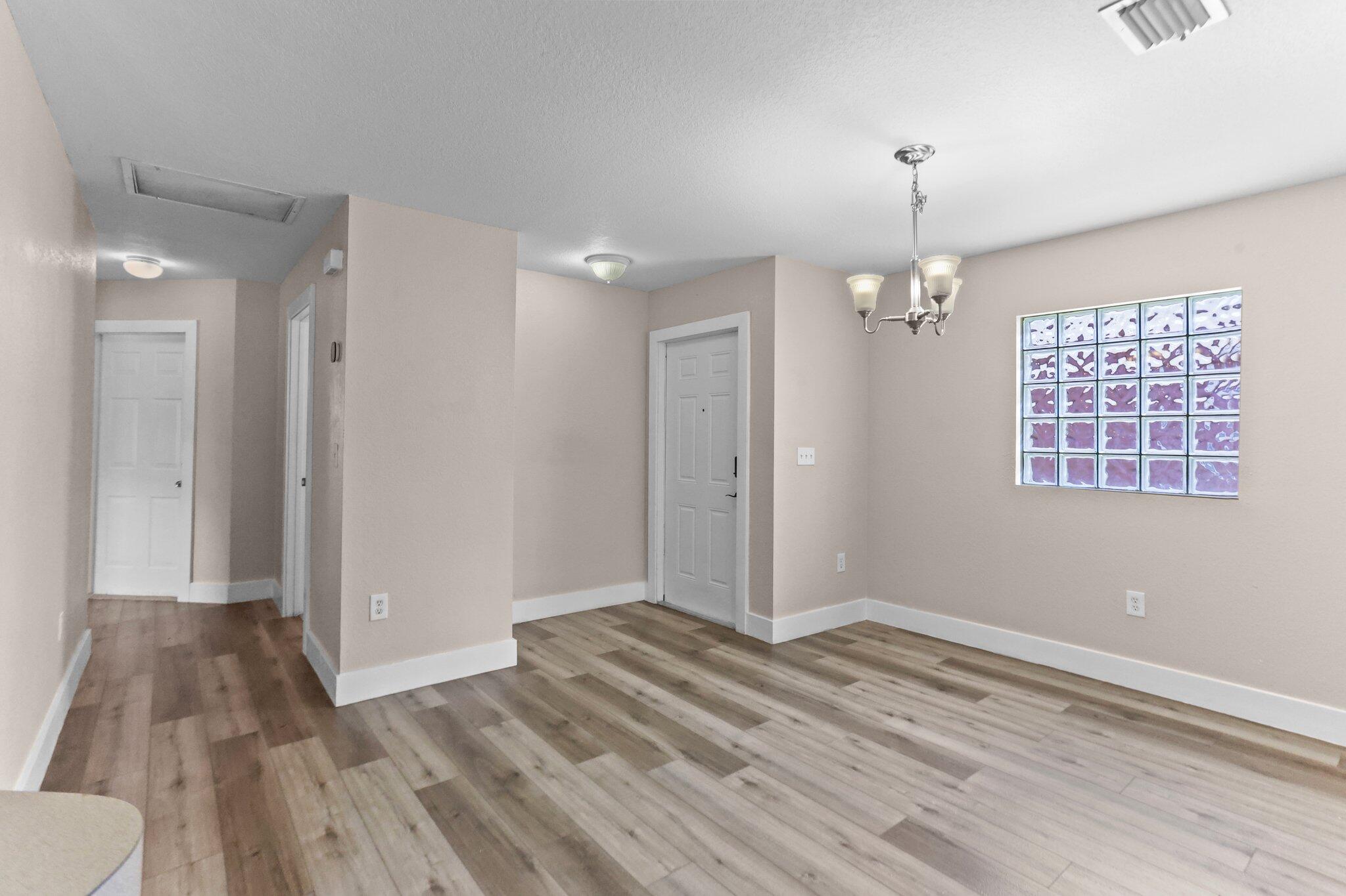 1413 Amaryllis Lane