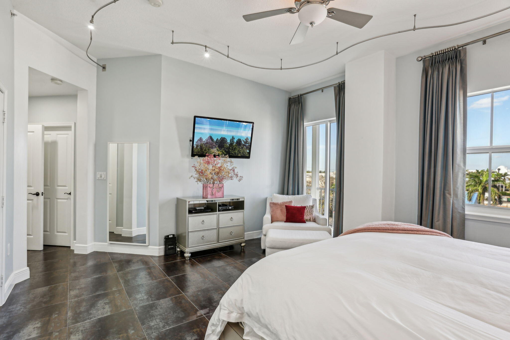 3960 N Flagler Drive 402