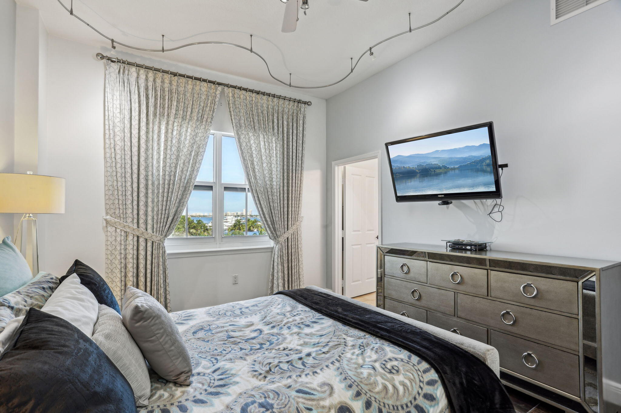 3960 N Flagler Drive 402