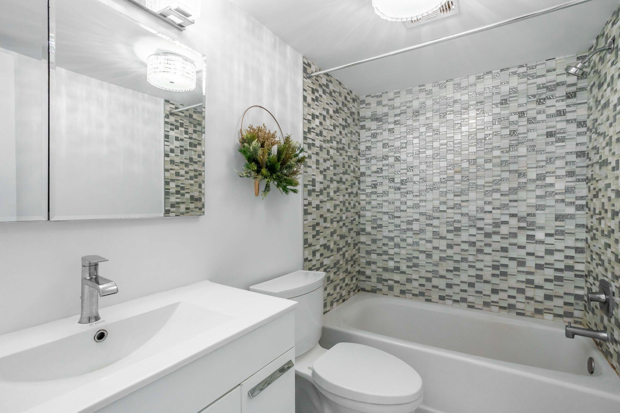 698 NE Spanish River Boulevard 24, Boca Raton Unit: 24