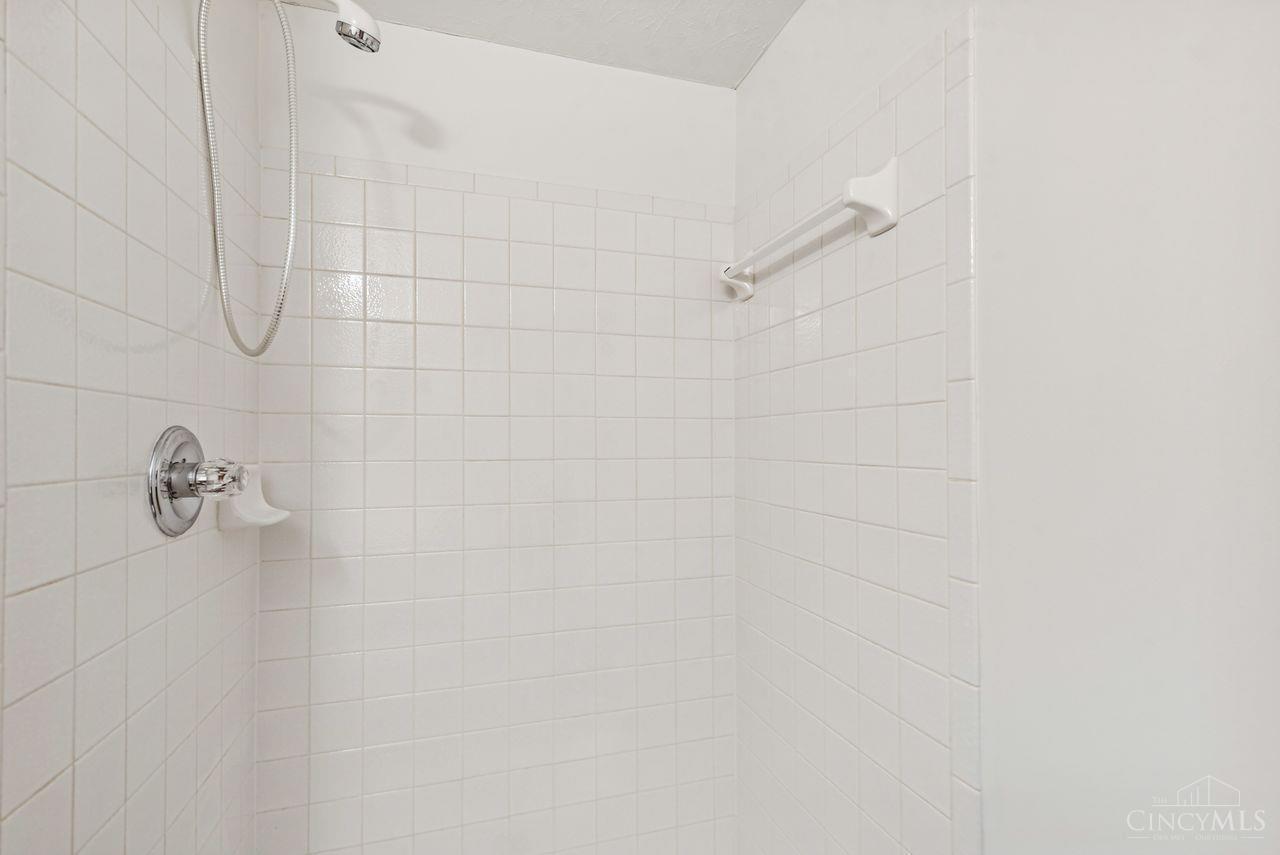 4610 Hallandale Drive