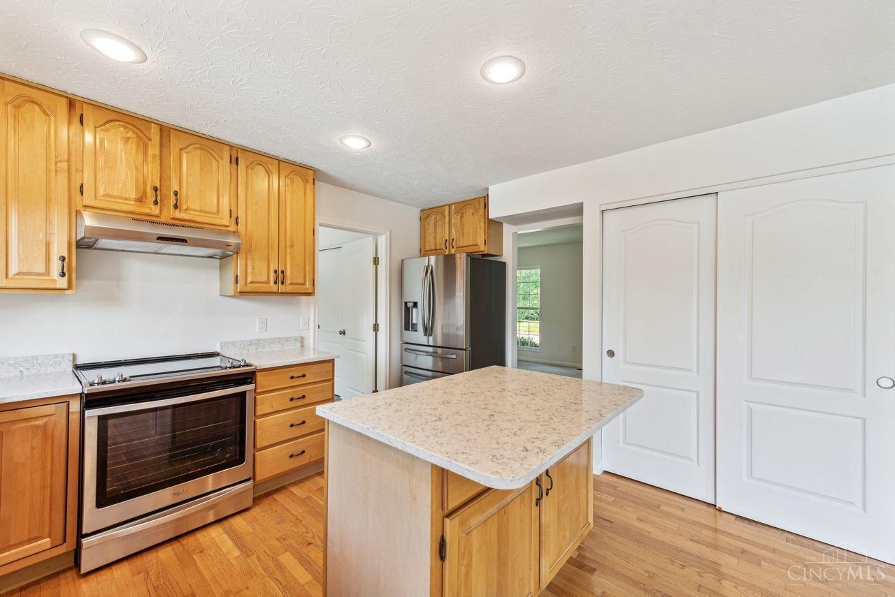 4610 Hallandale Drive