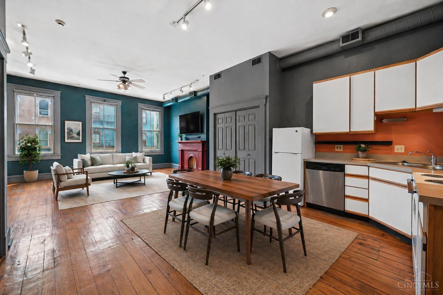 1341 Main Street 3