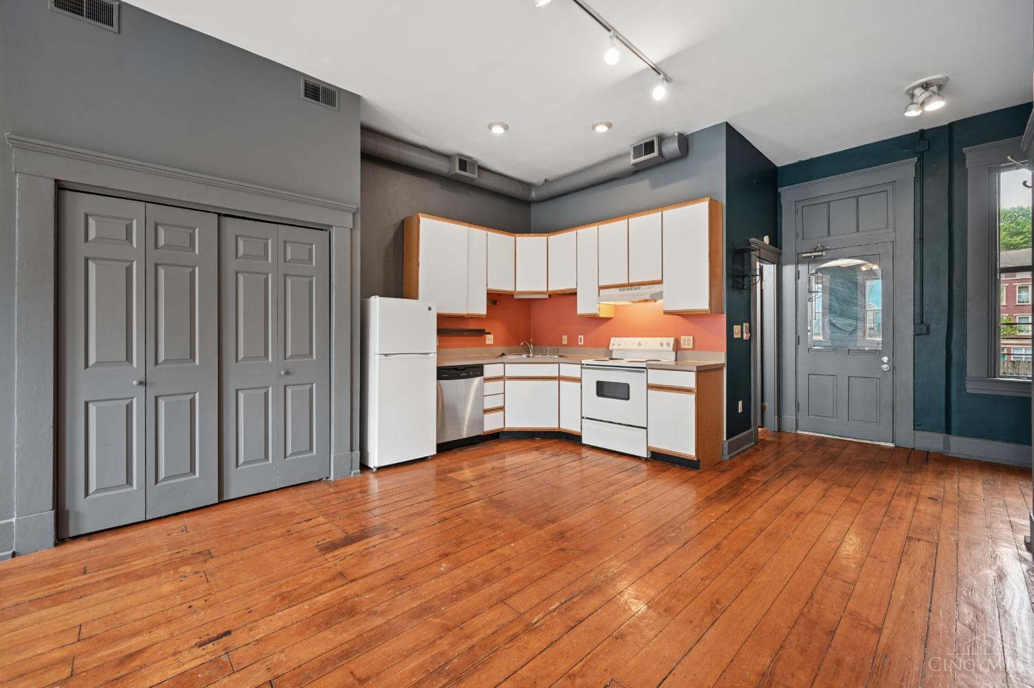 1341 Main Street 3