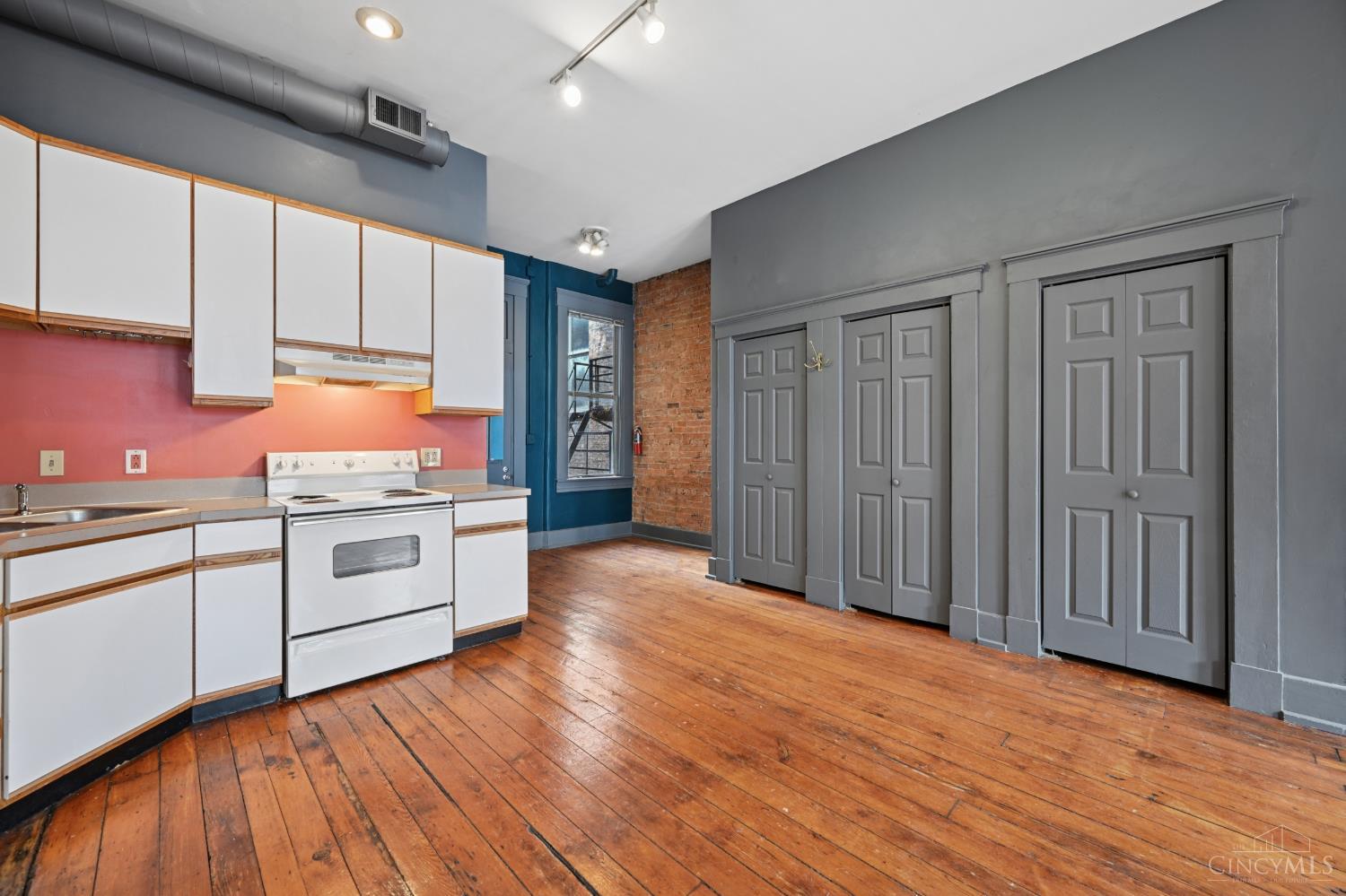 1341 Main Street 3