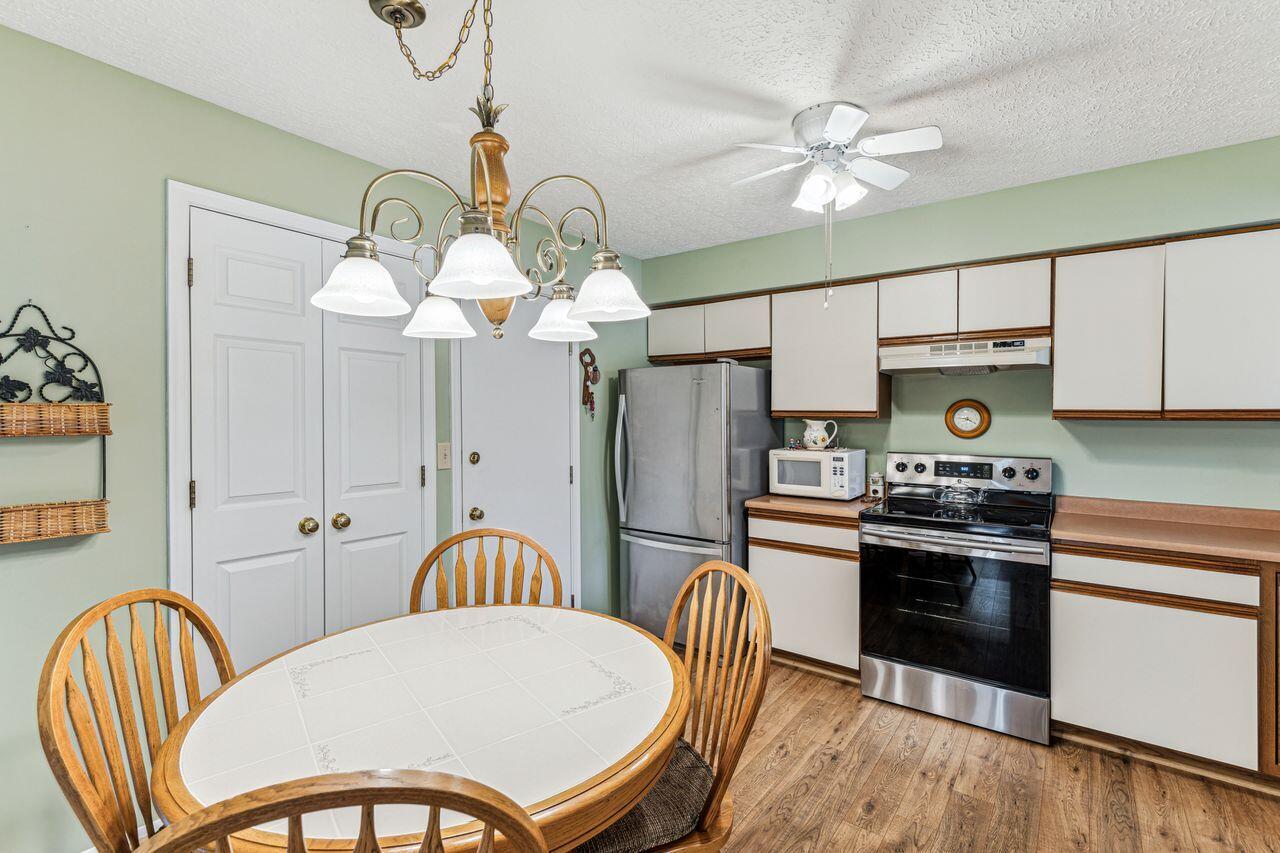 1680 Shady Cove Lane