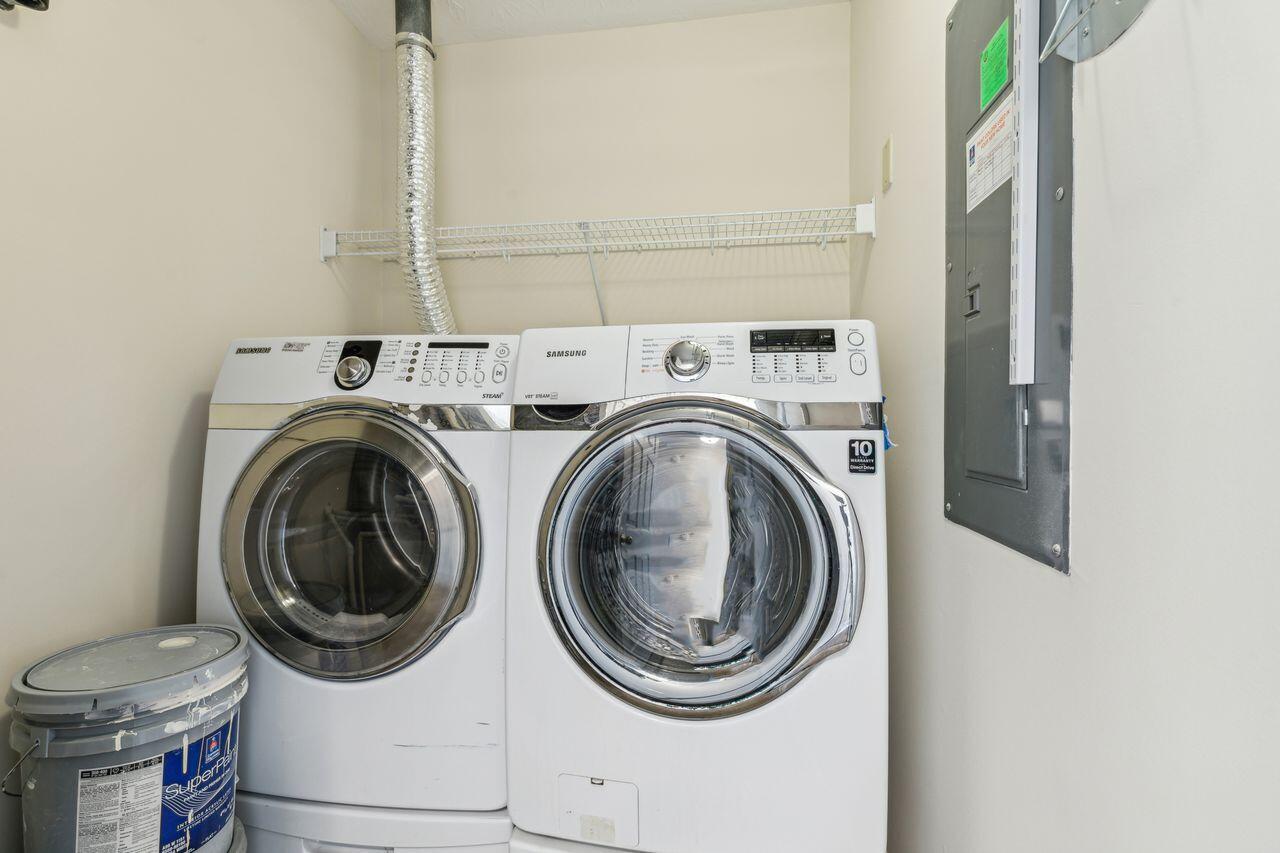 2236 Jackson Court, 300