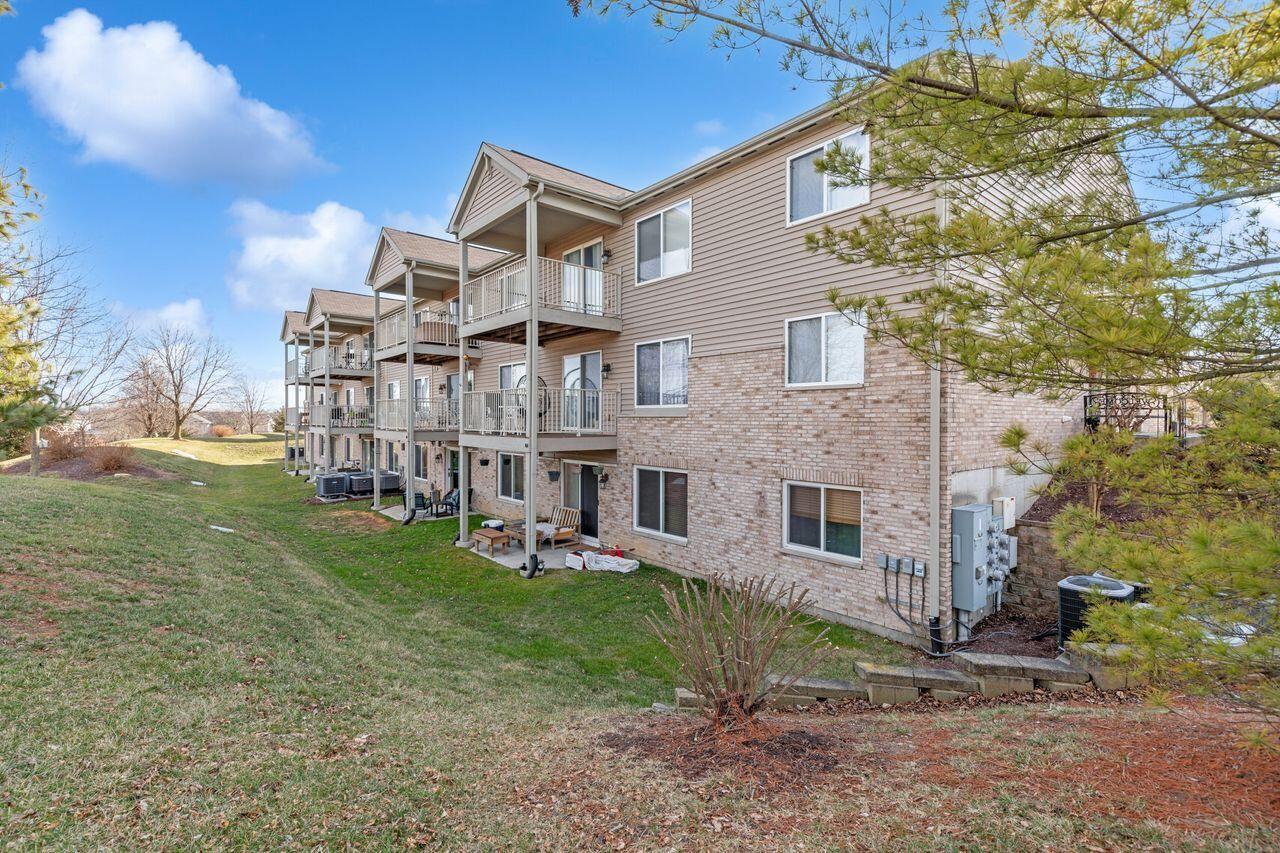 2236 Jackson Court, 300