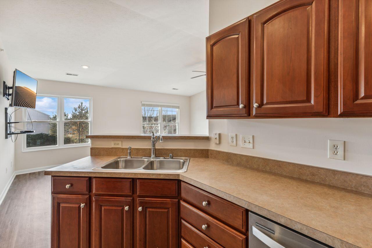 2236 Jackson Court, 300