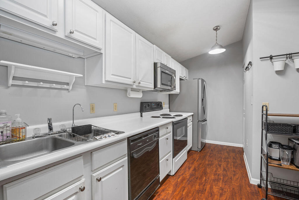 2316 Northmoor Lane, 208