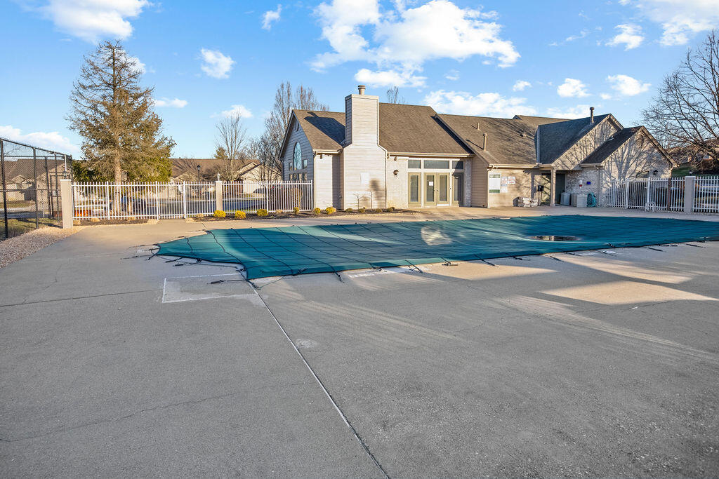 2316 Northmoor Lane, 208