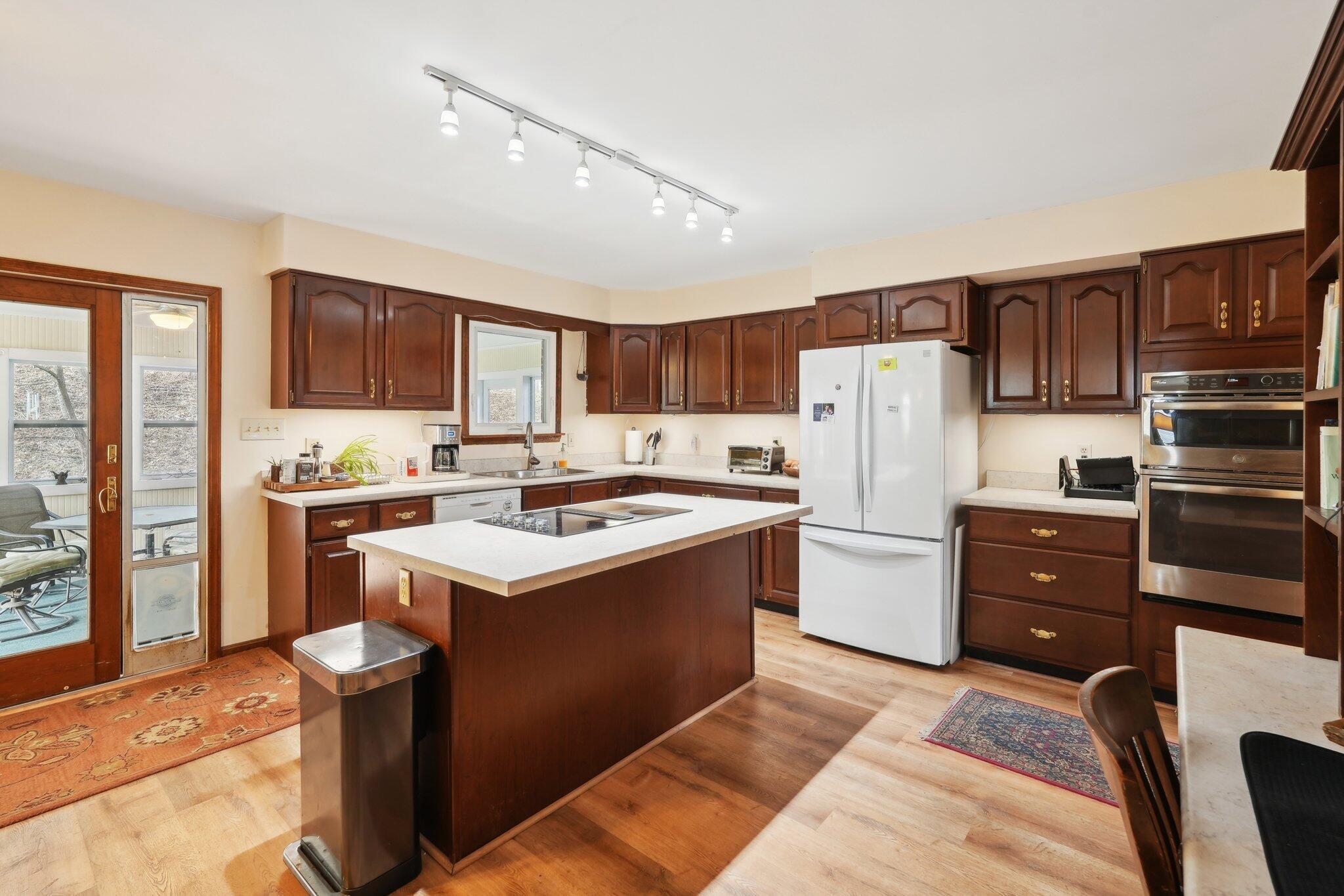 8022 Stonehouse Road