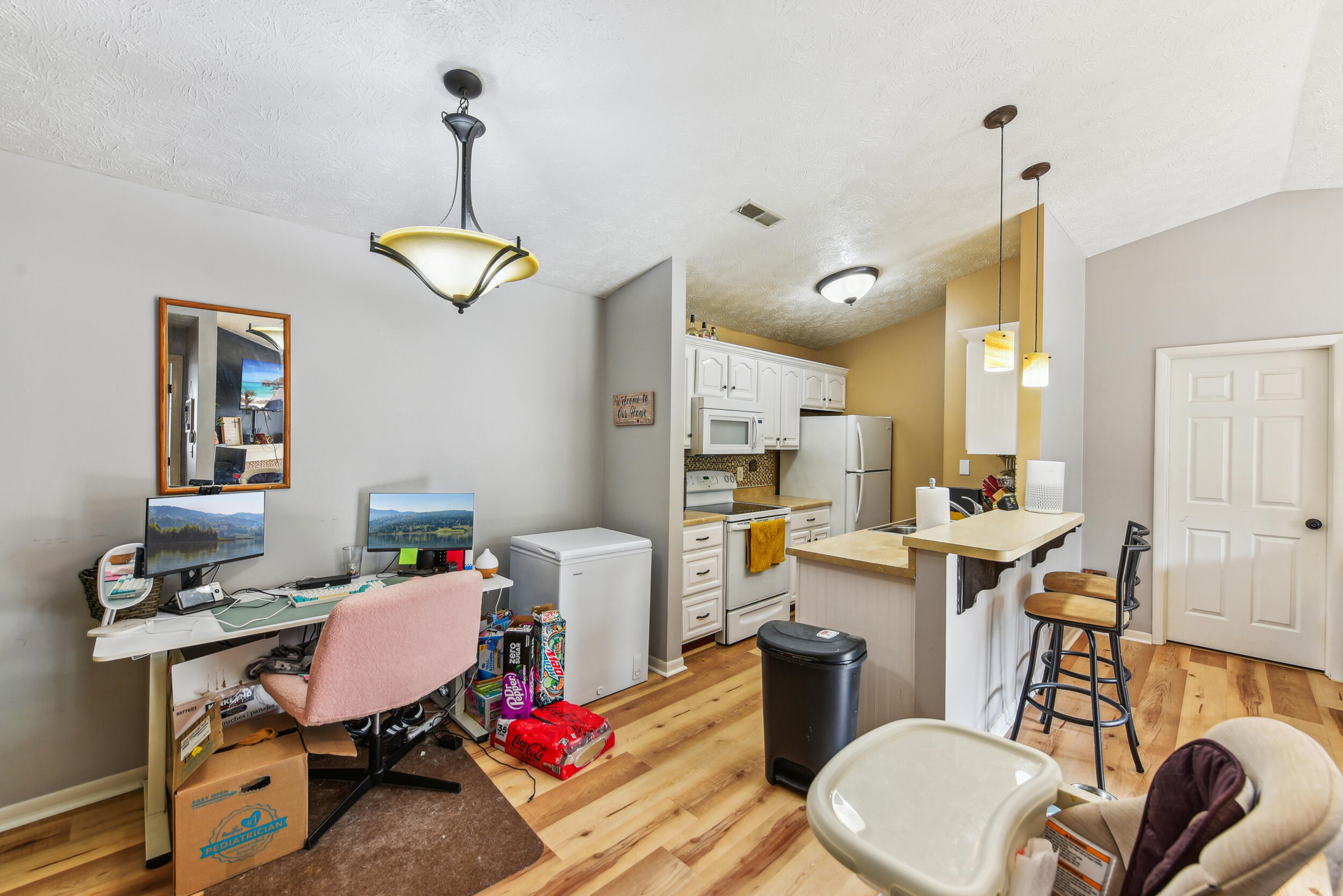 12 Woodland Hills Drive, 11