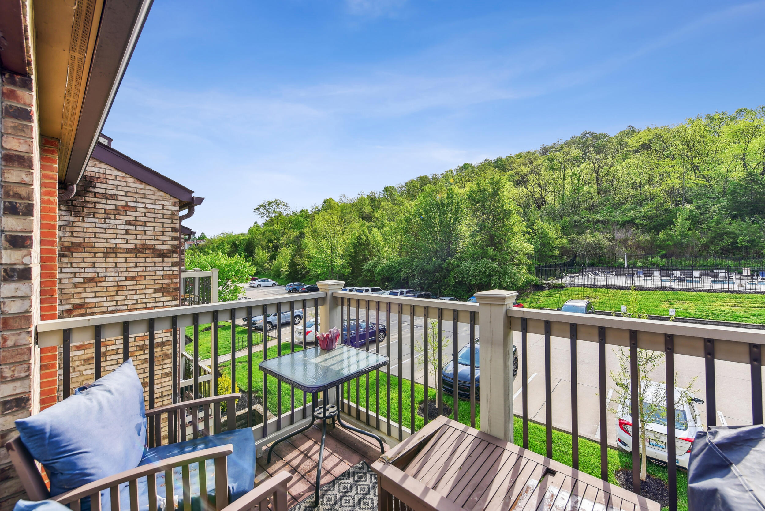 12 Woodland Hills Drive, 11