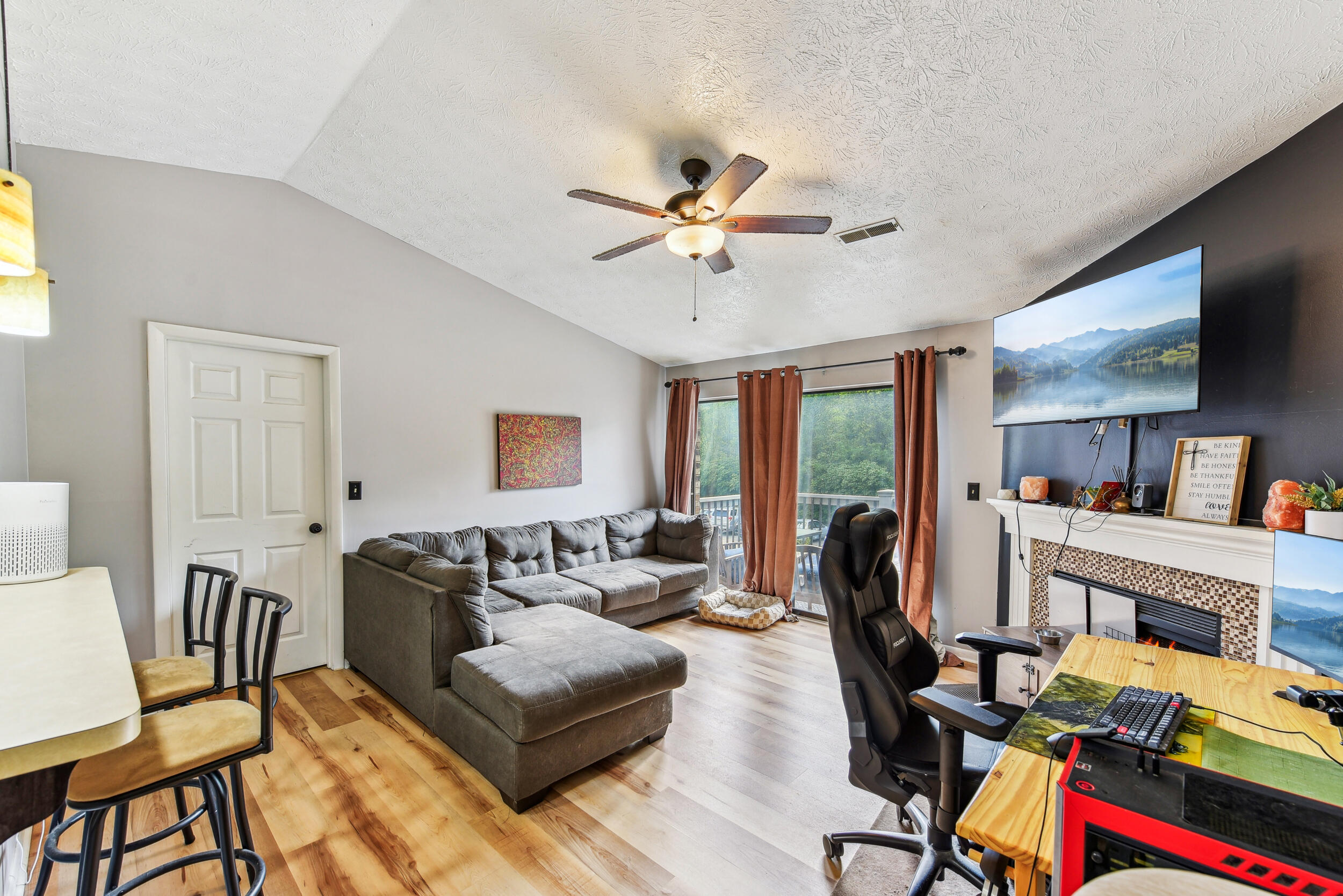 12 Woodland Hills Drive, 11