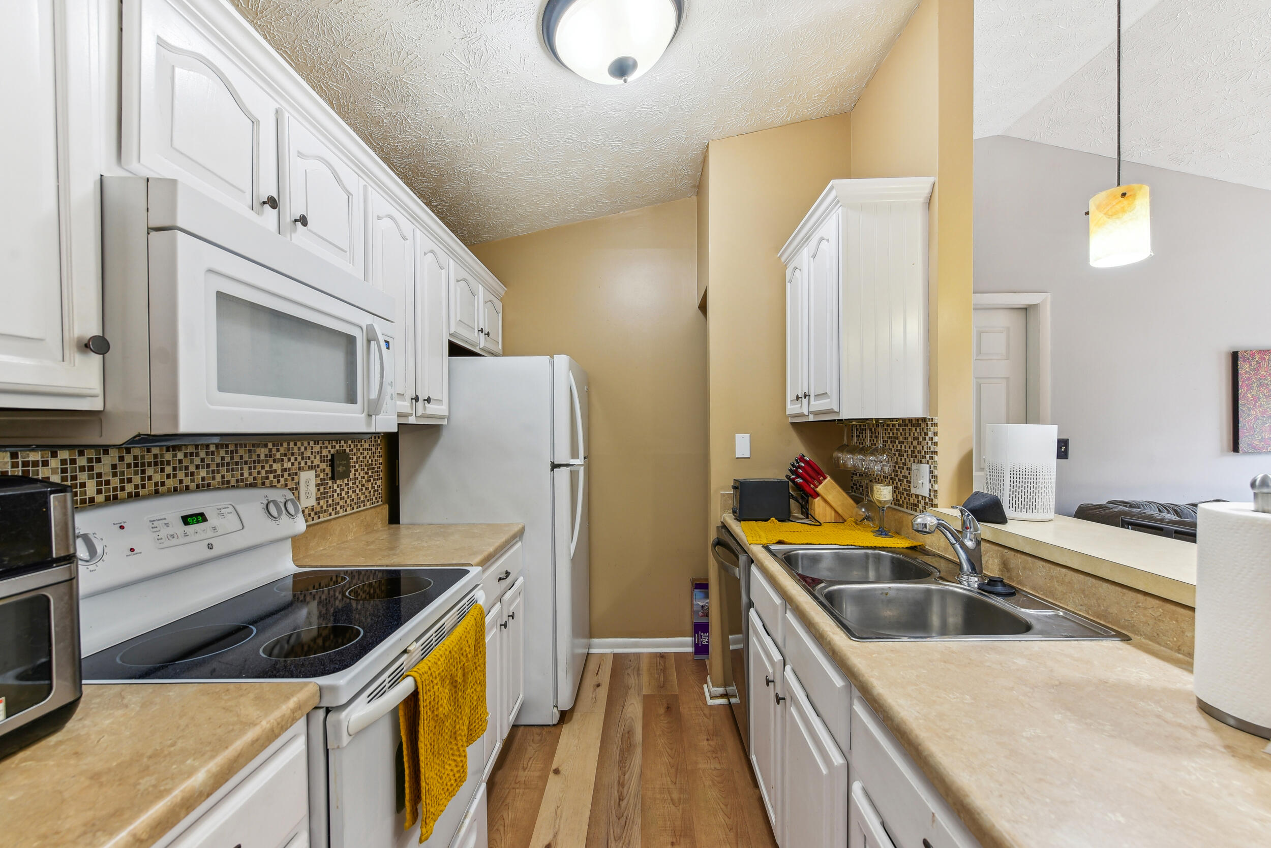 12 Woodland Hills Drive, 11