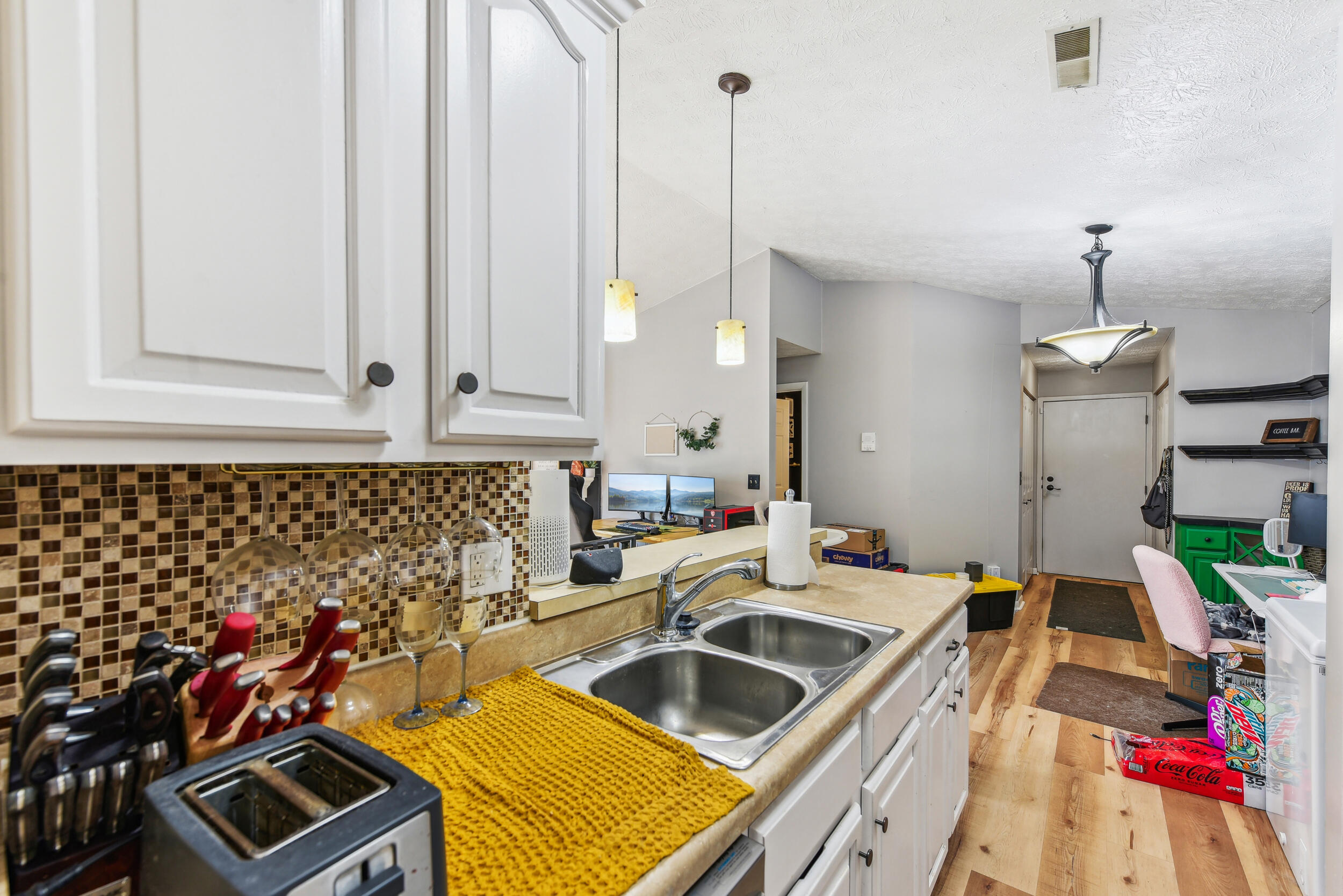 12 Woodland Hills Drive, 11