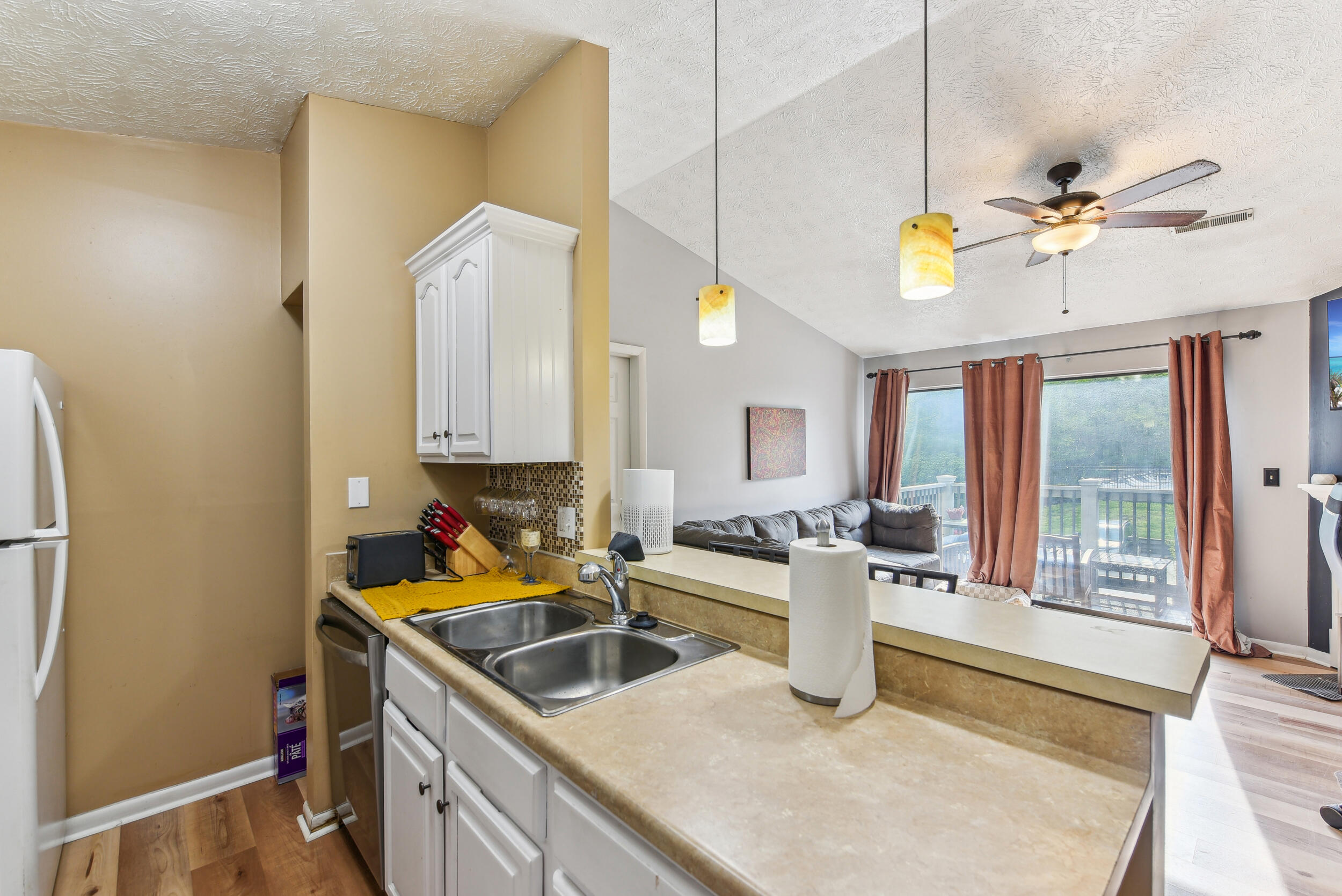 12 Woodland Hills Drive, 11