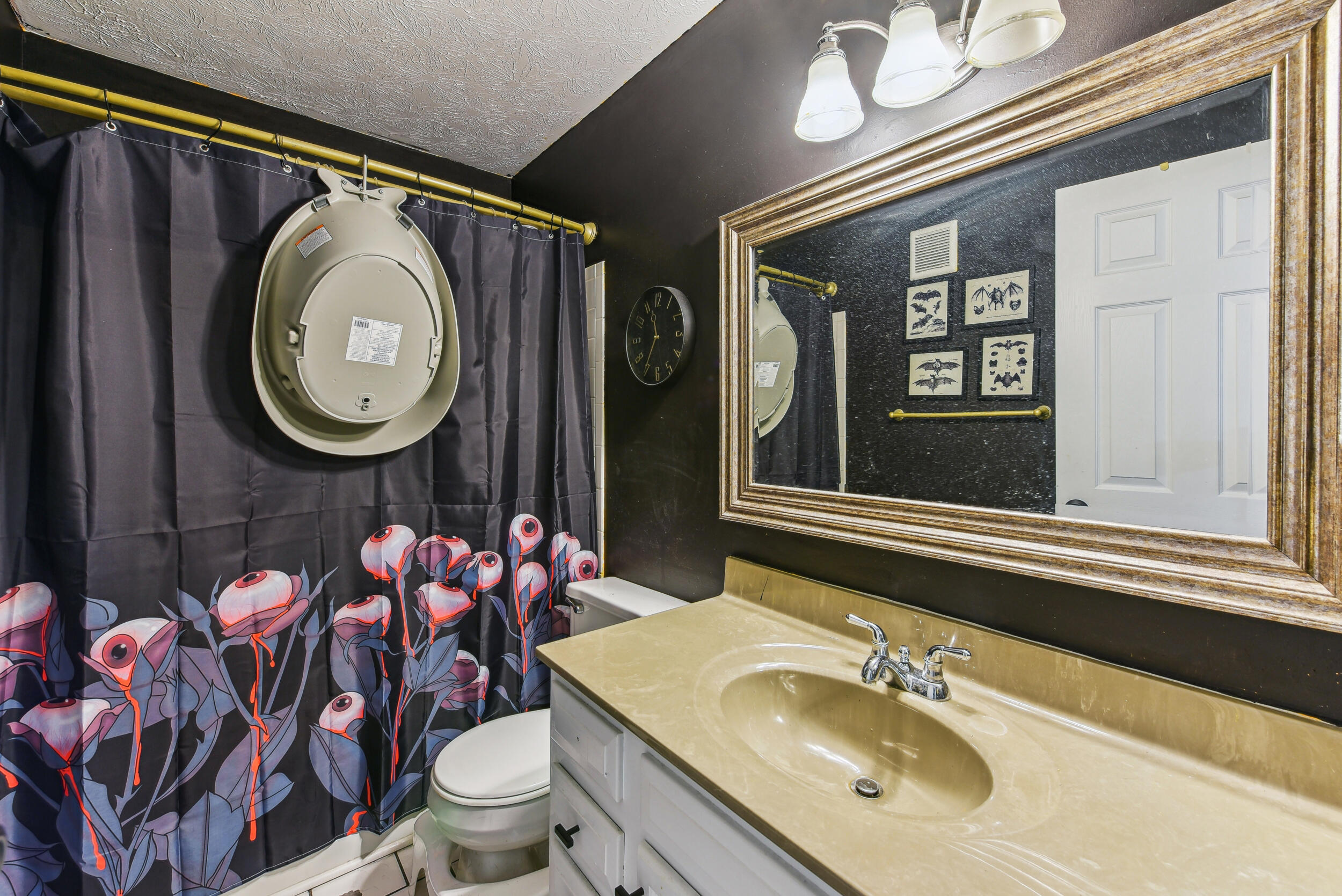 12 Woodland Hills Drive, 11