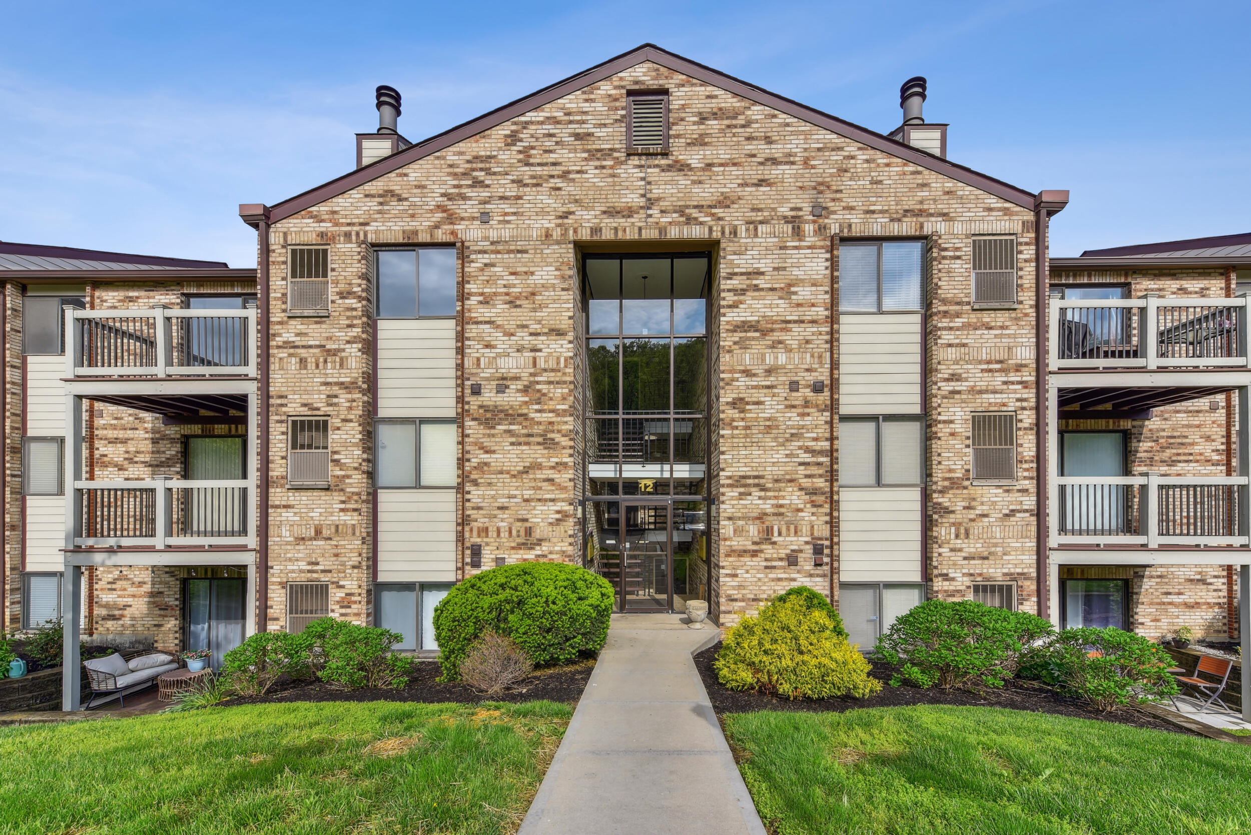 12 Woodland Hills Drive, 11