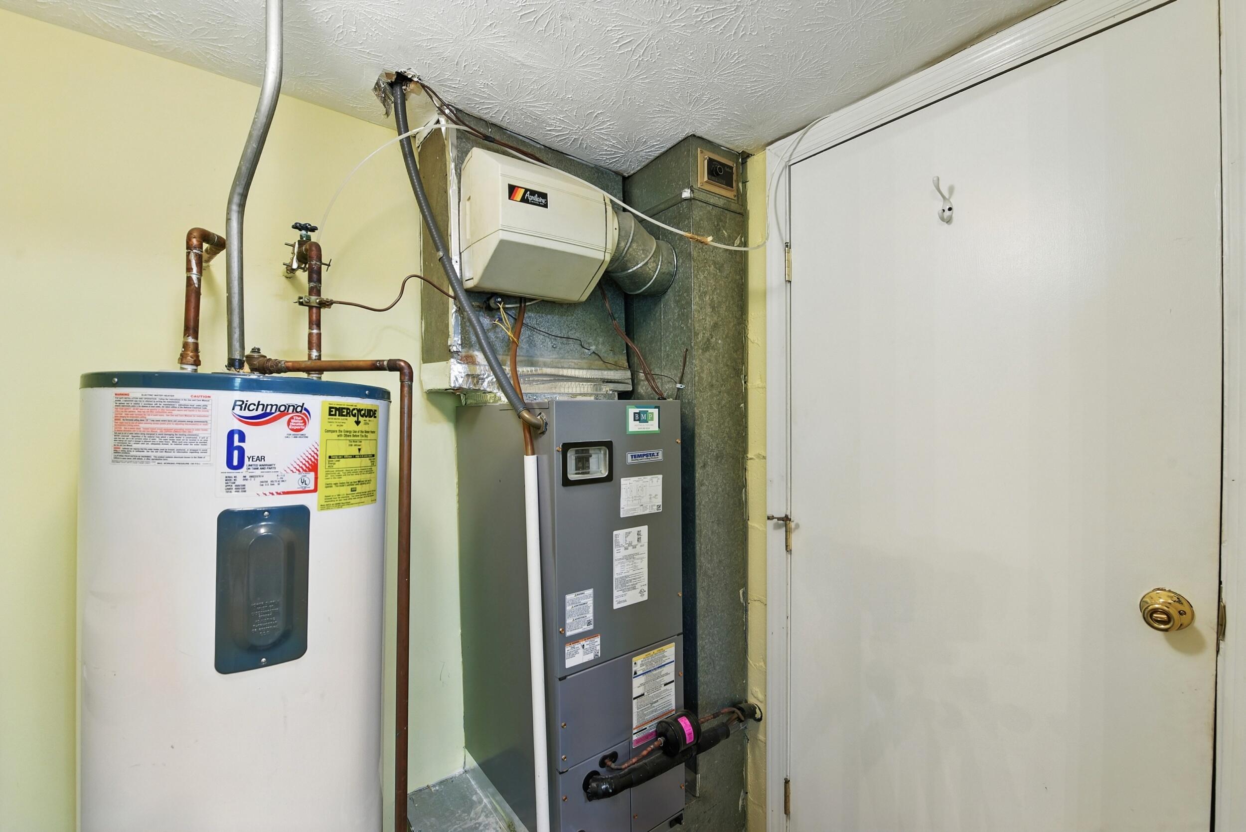 1070 Oakgrove Court, 1