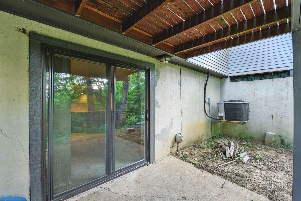 902 Lost Valley Court