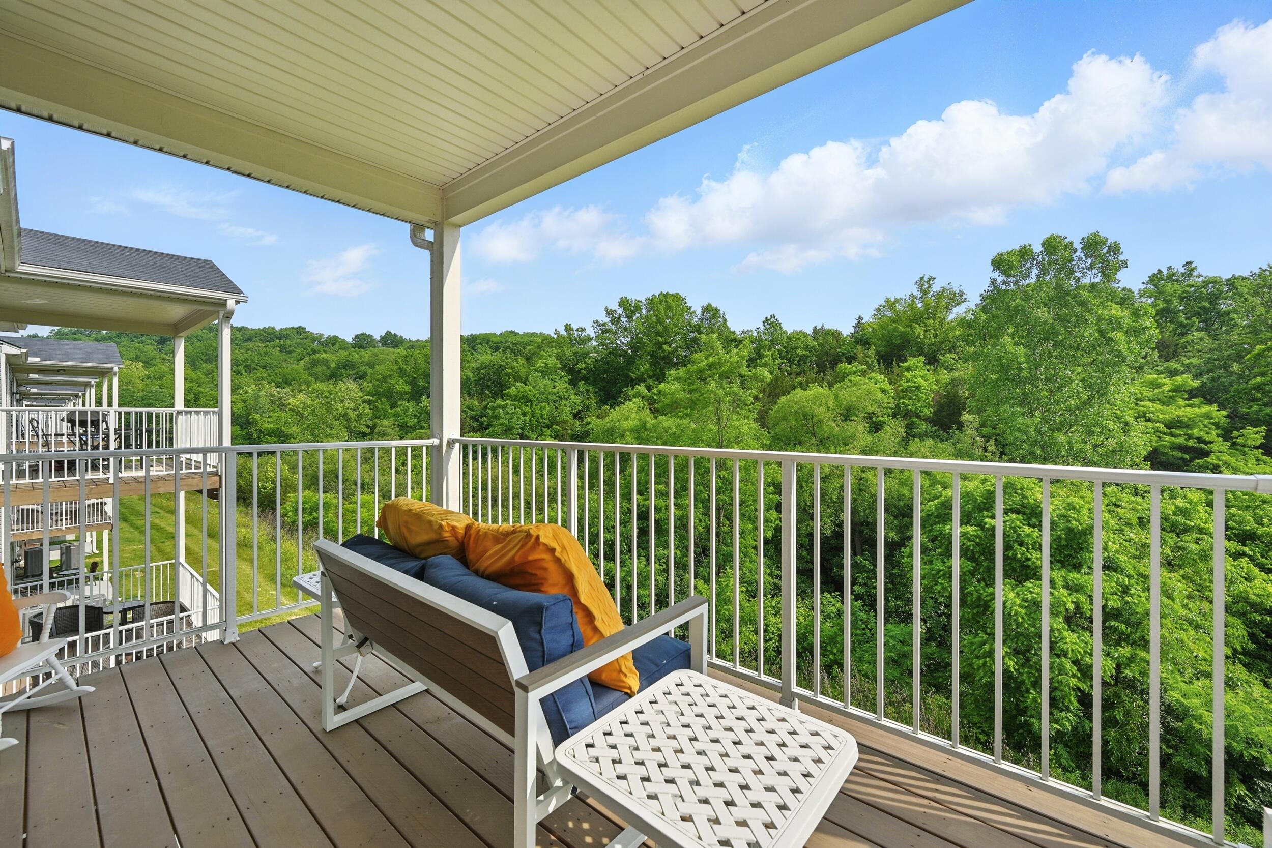 728 Streamside Drive, Upper