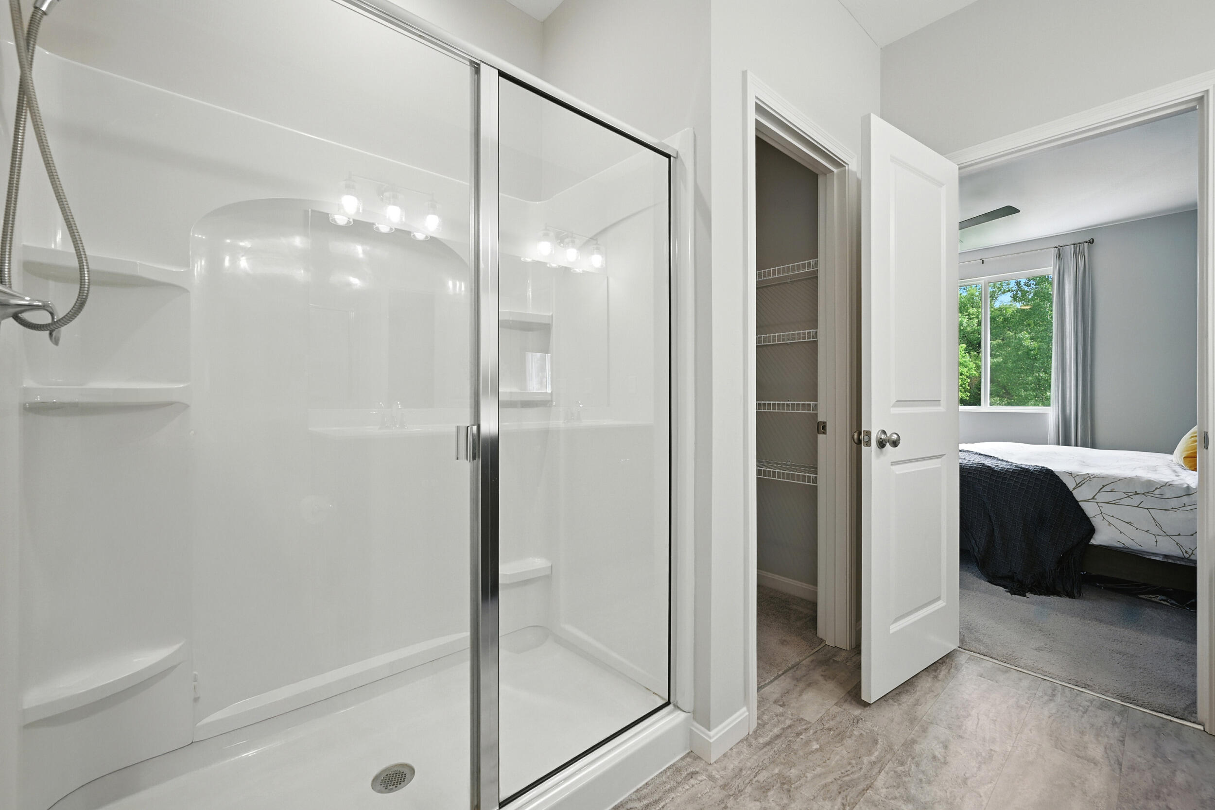 728 Streamside Drive, Upper