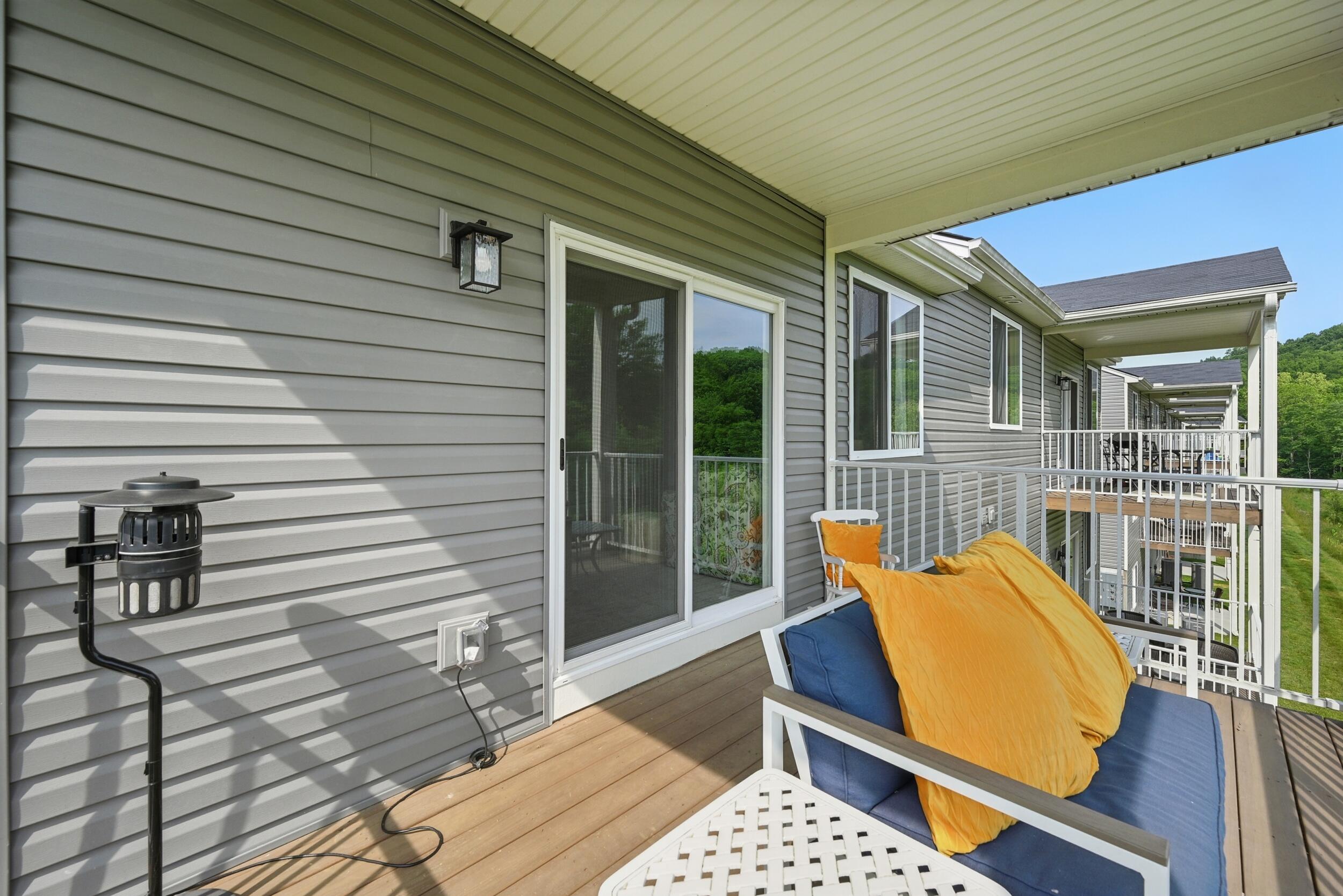 728 Streamside Drive, Upper