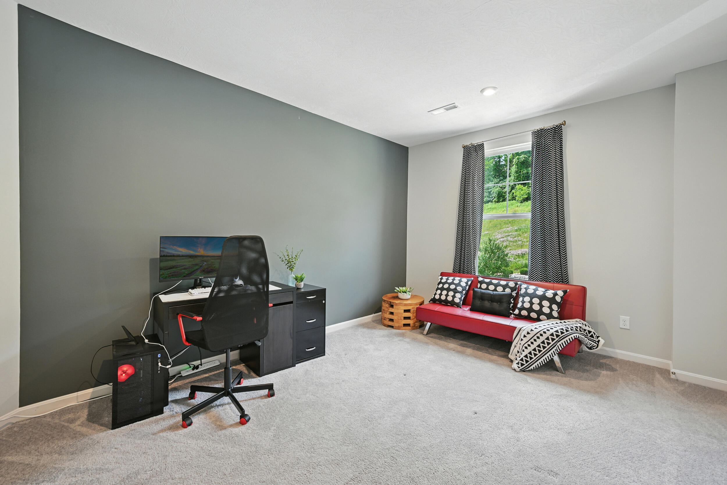 728 Streamside Drive, Upper