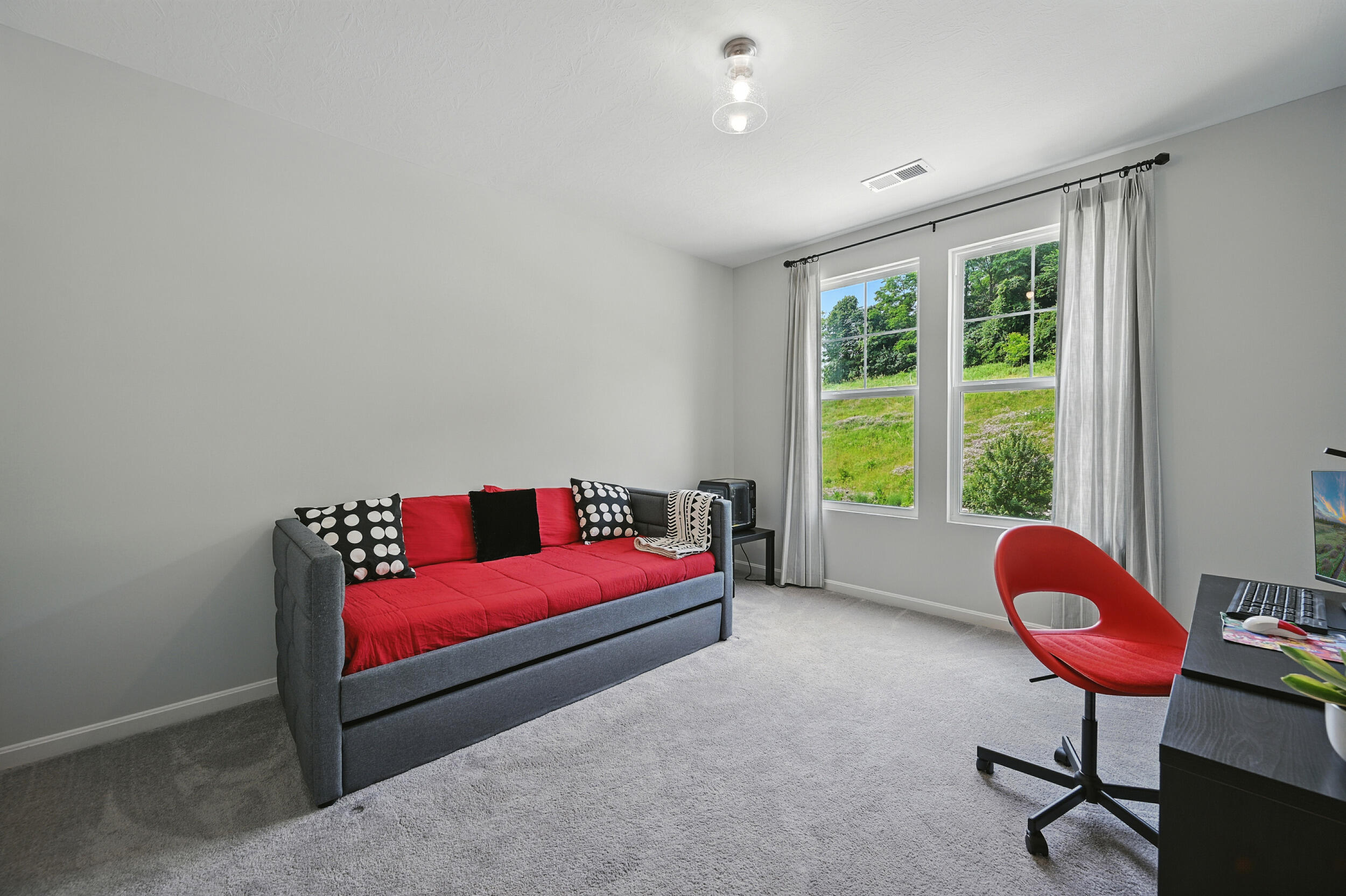 728 Streamside Drive, Upper