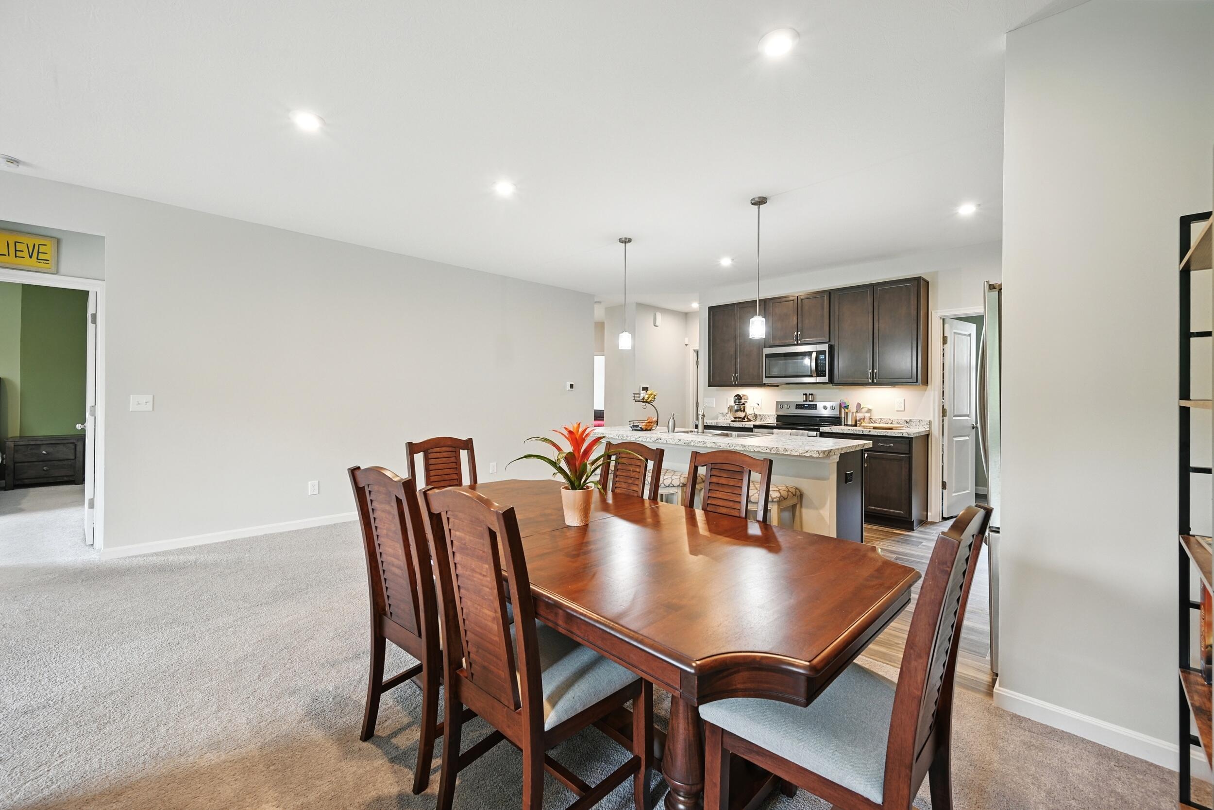 728 Streamside Drive, Upper