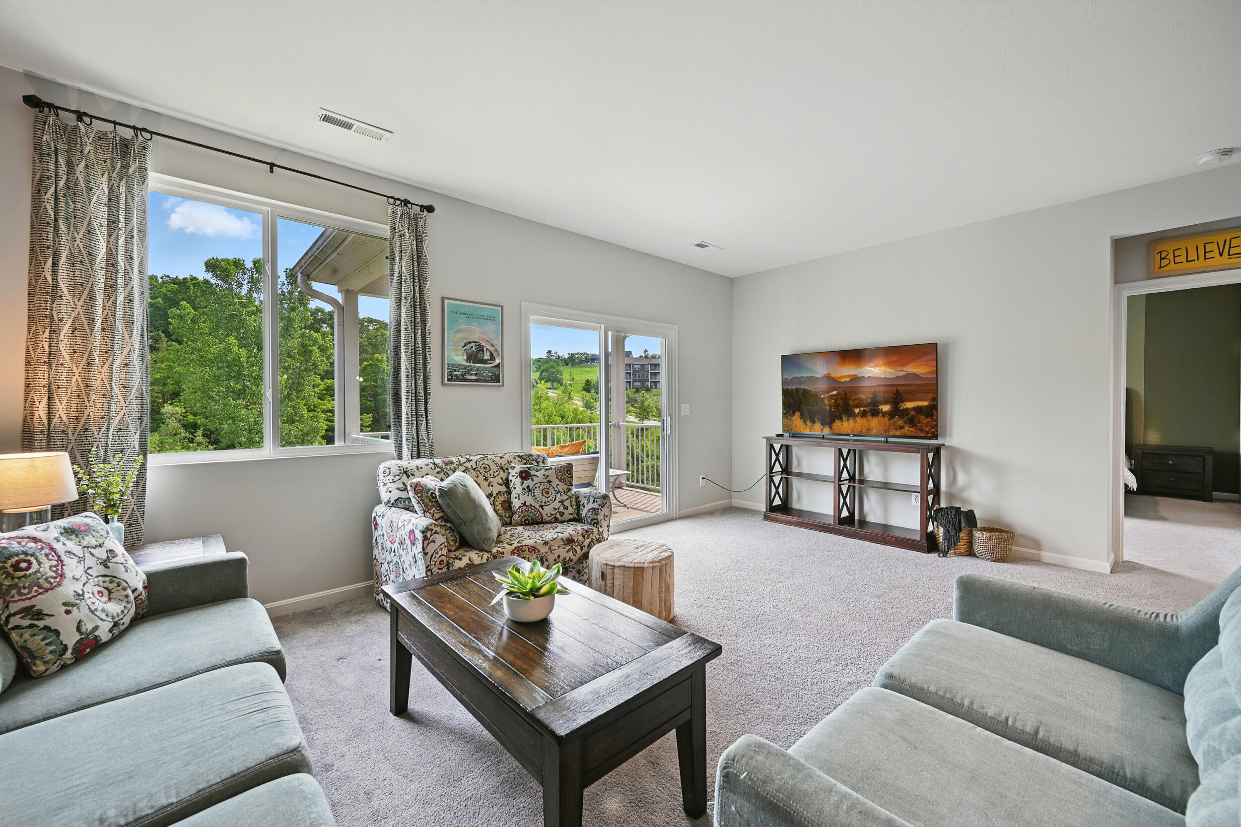 728 Streamside Drive, Upper