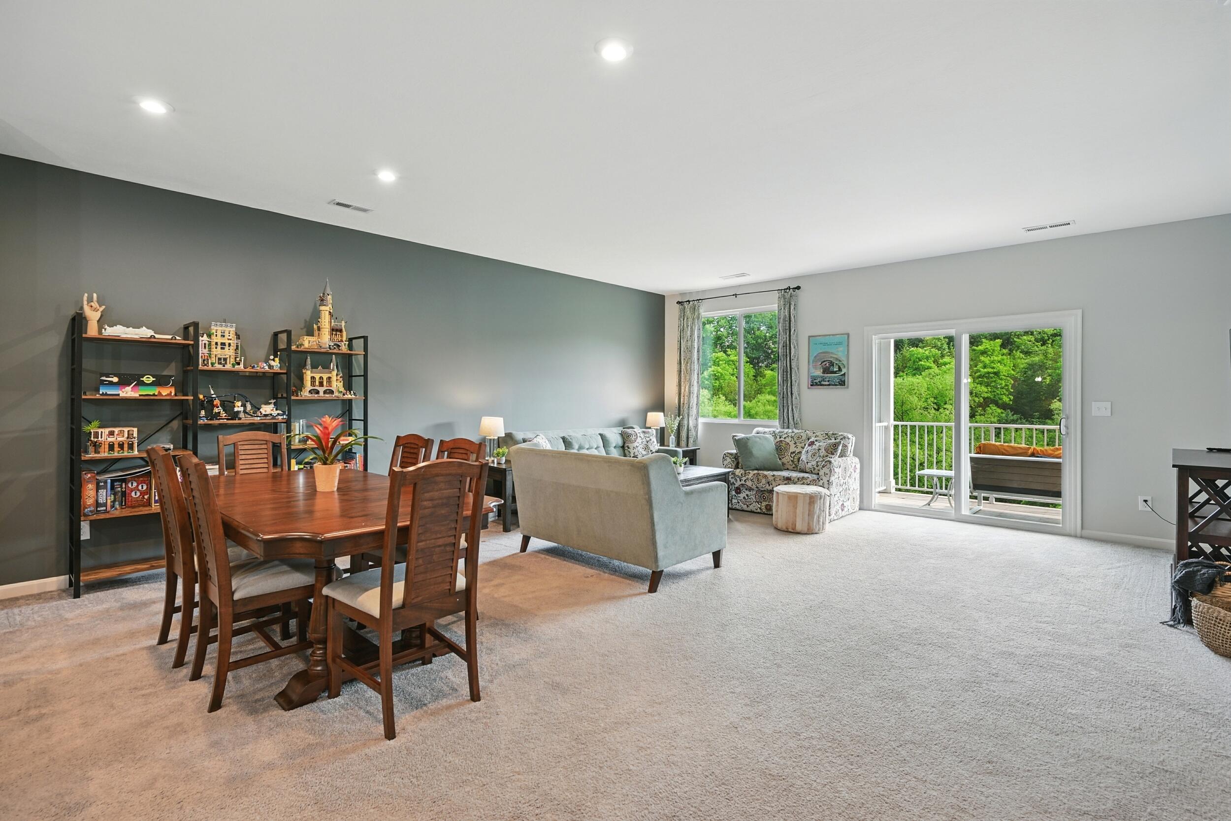 728 Streamside Drive, Upper