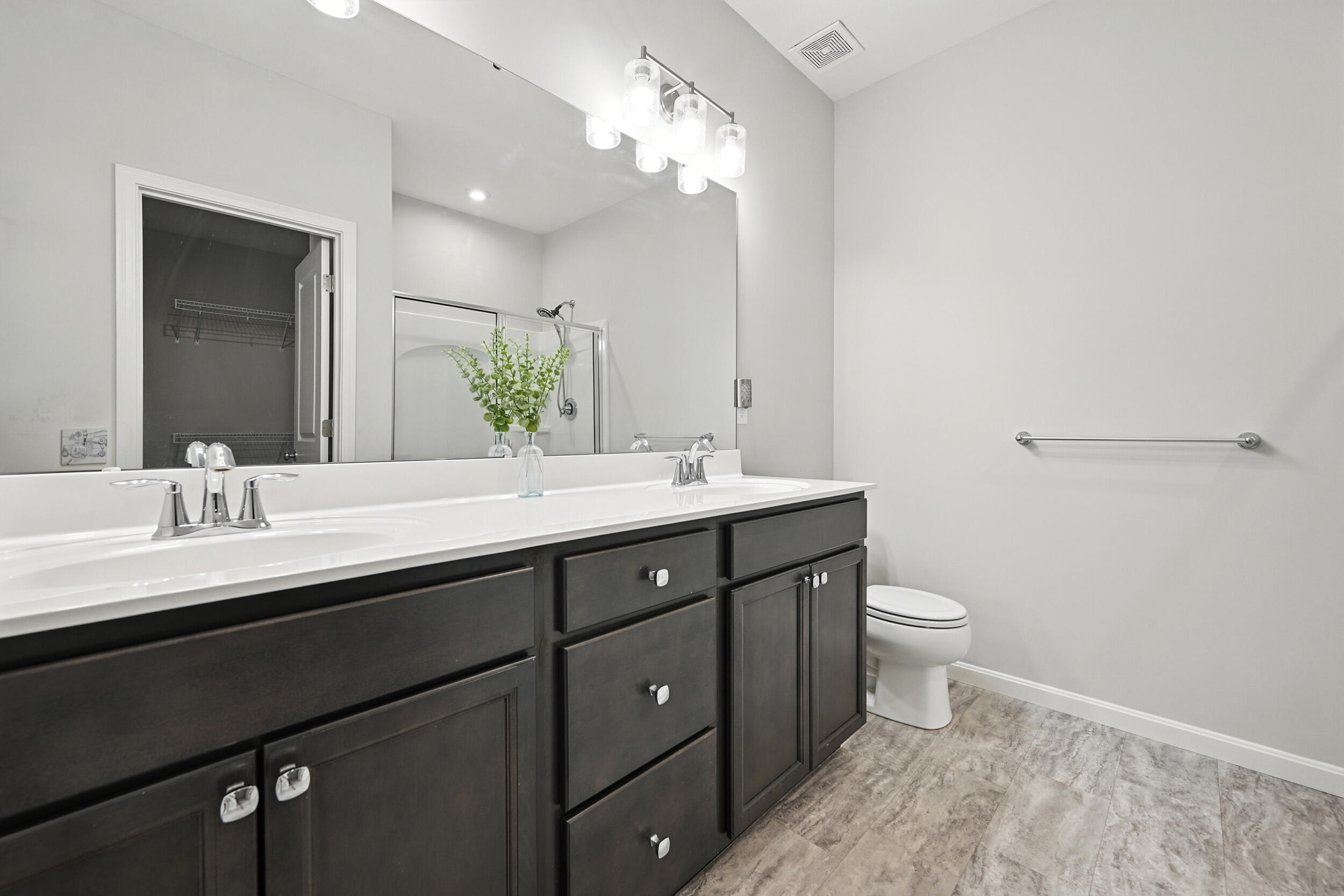 728 Streamside Drive, Upper