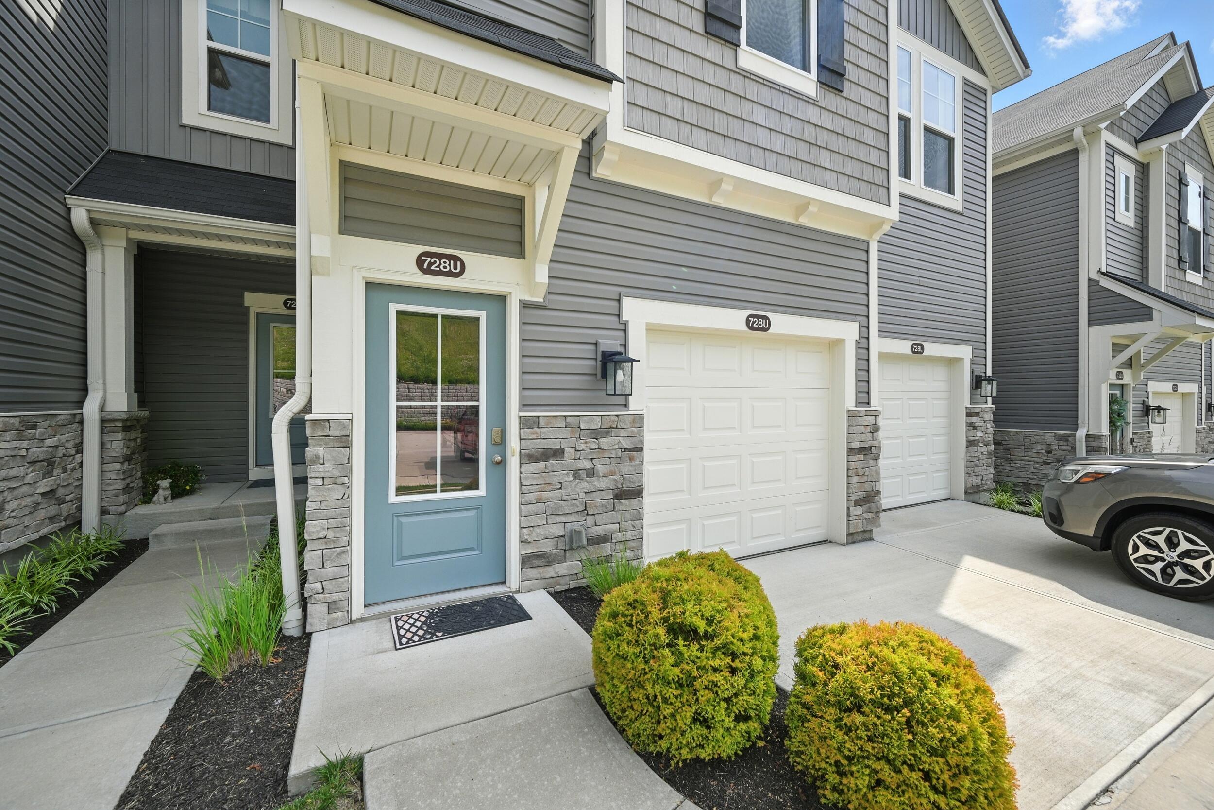 728 Streamside Drive, Upper