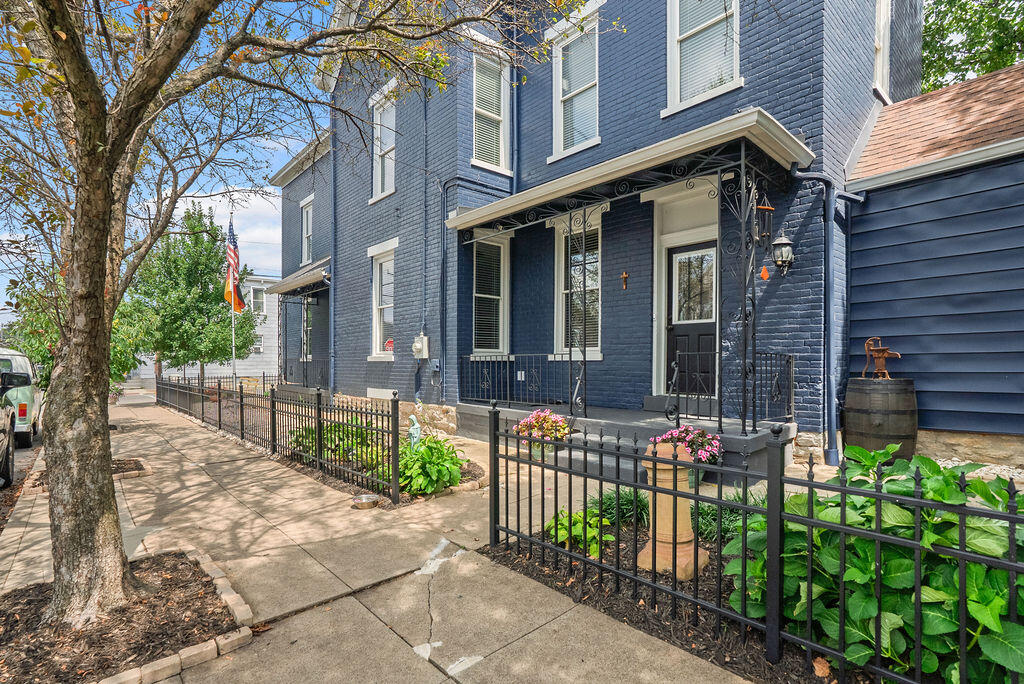 300 Poplar Street