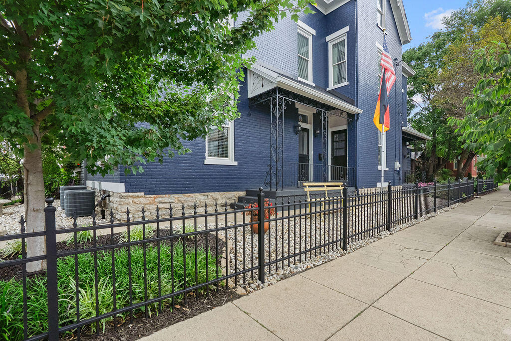 300 Poplar Street